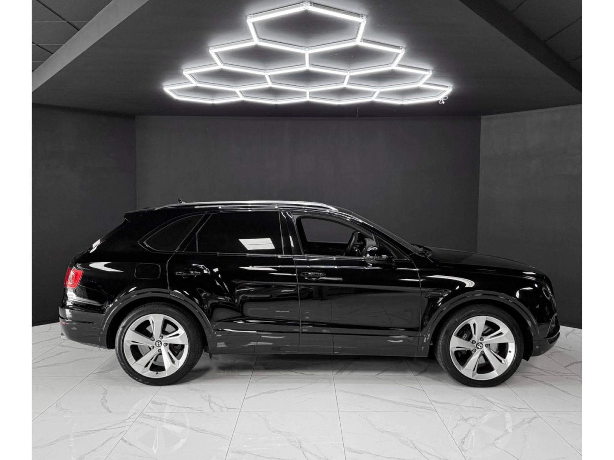 Bentley Bentayga 4.0 V8 / 1ST HAND / FULL SERVICE (2018) - Photo 6