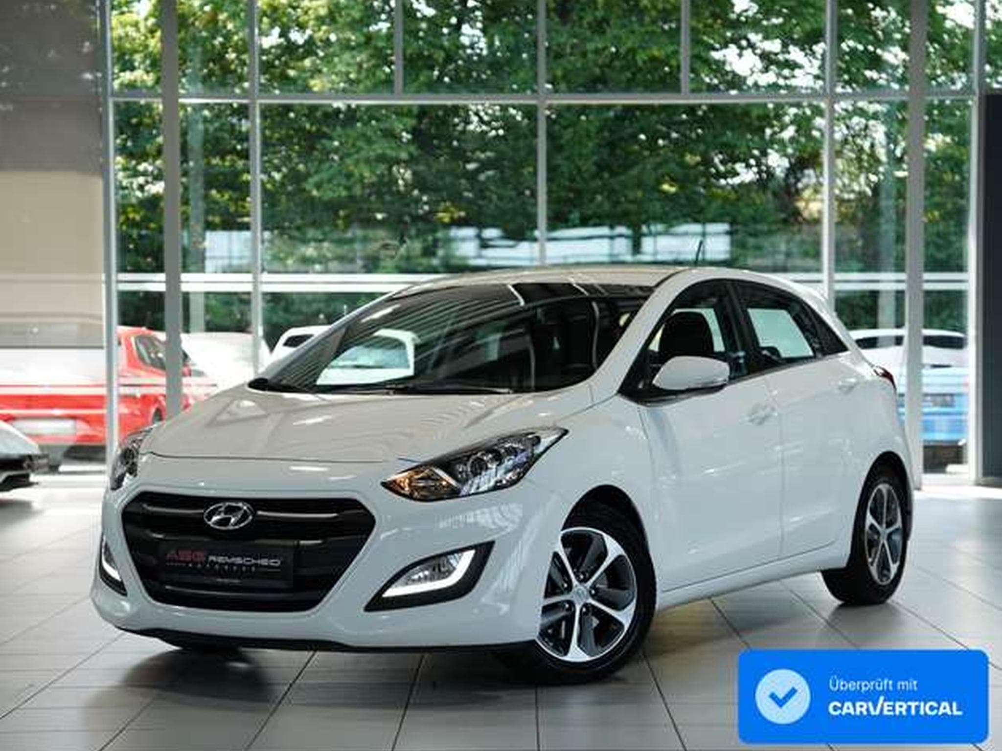 Hyundai i30 YES! *1.Hand *Tempomat *Navi *Bluetooth (2016) - Photo 1