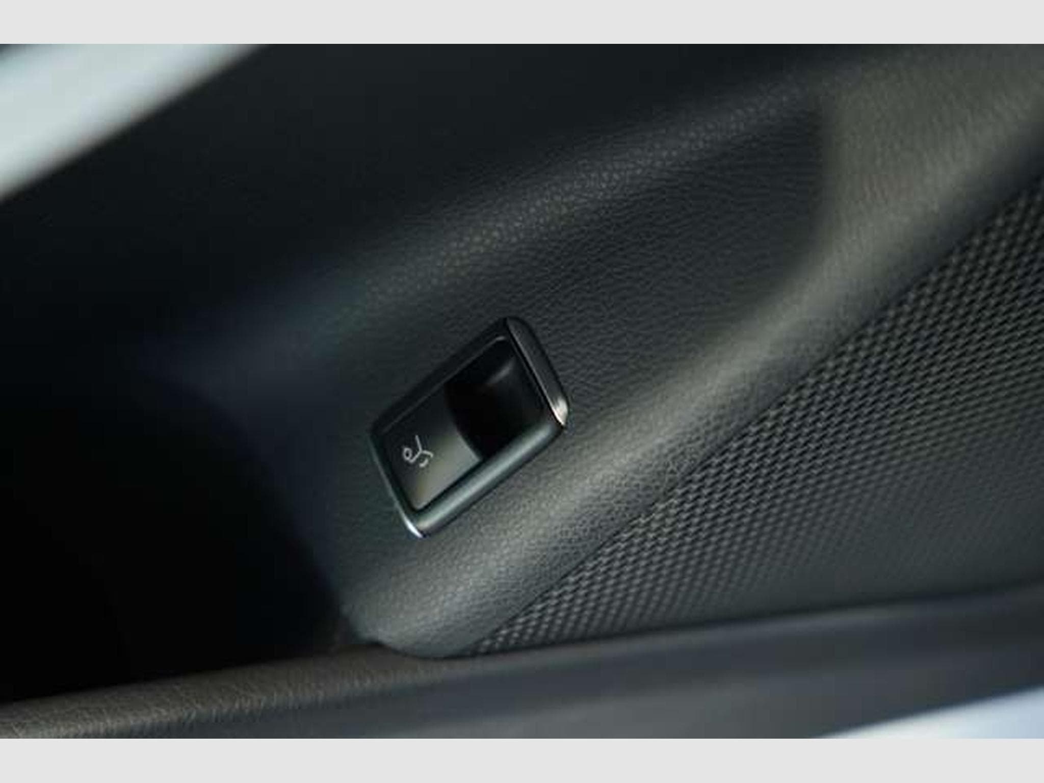 Mercedes CLA 200 2.H *Pano *H&K*Memory*ACC (2015) - Photo 30
