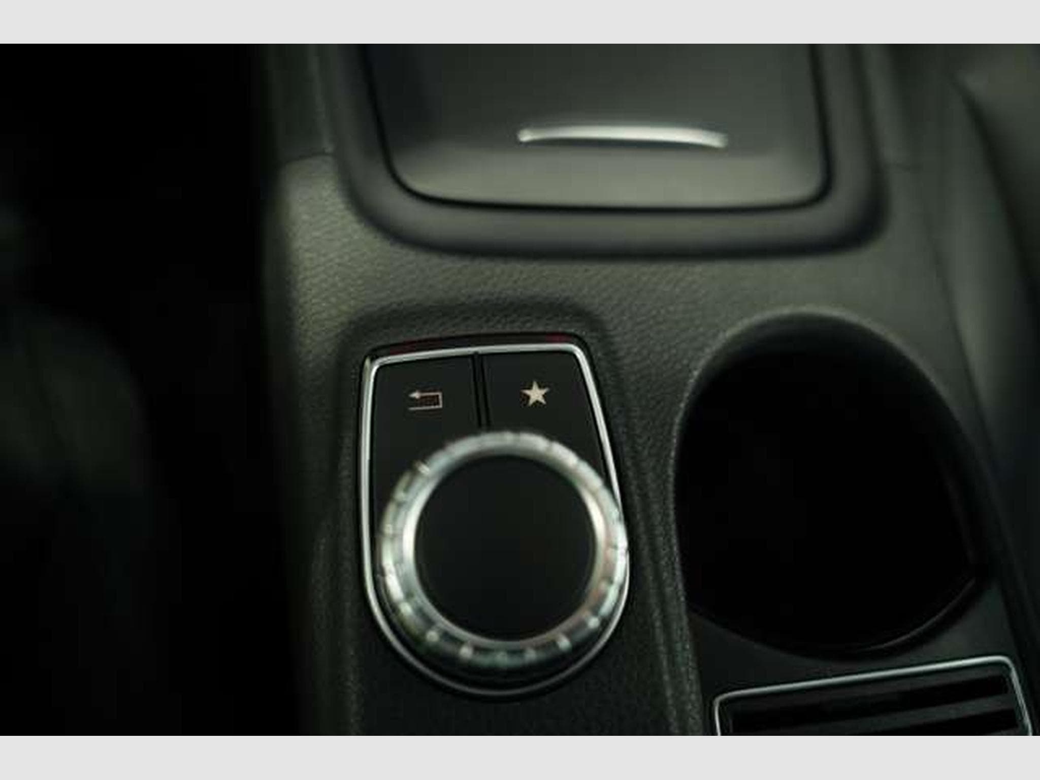 Mercedes CLA 200 2.H *Pano *H&K*Memory*ACC (2015) - Photo 32