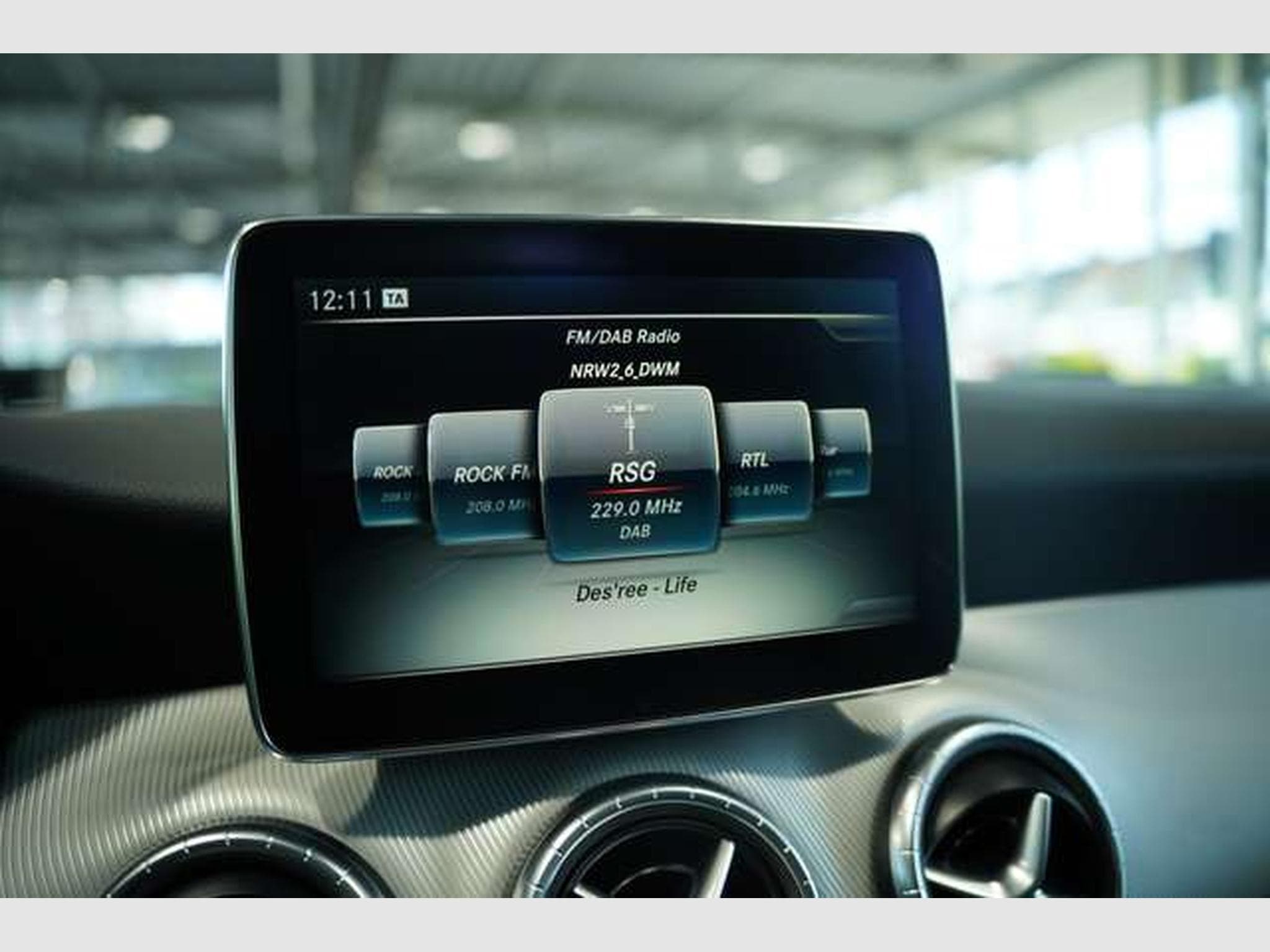 Mercedes CLA 200 2.H *Pano *H&K*Memory*ACC (2015) - Photo 36