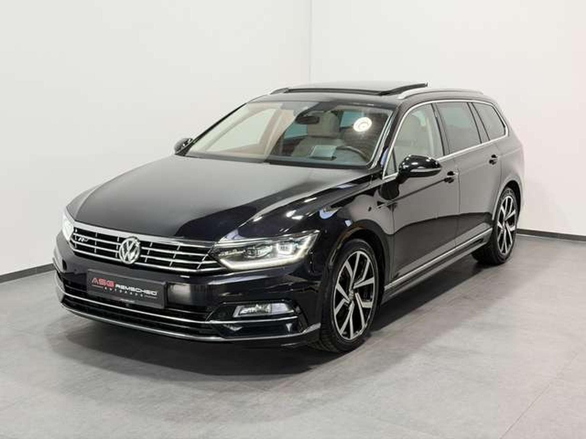 VW Passat R Line 4M *19''*Digital*ACC*H-UP*AHK*Pano (2016) - Photo 1