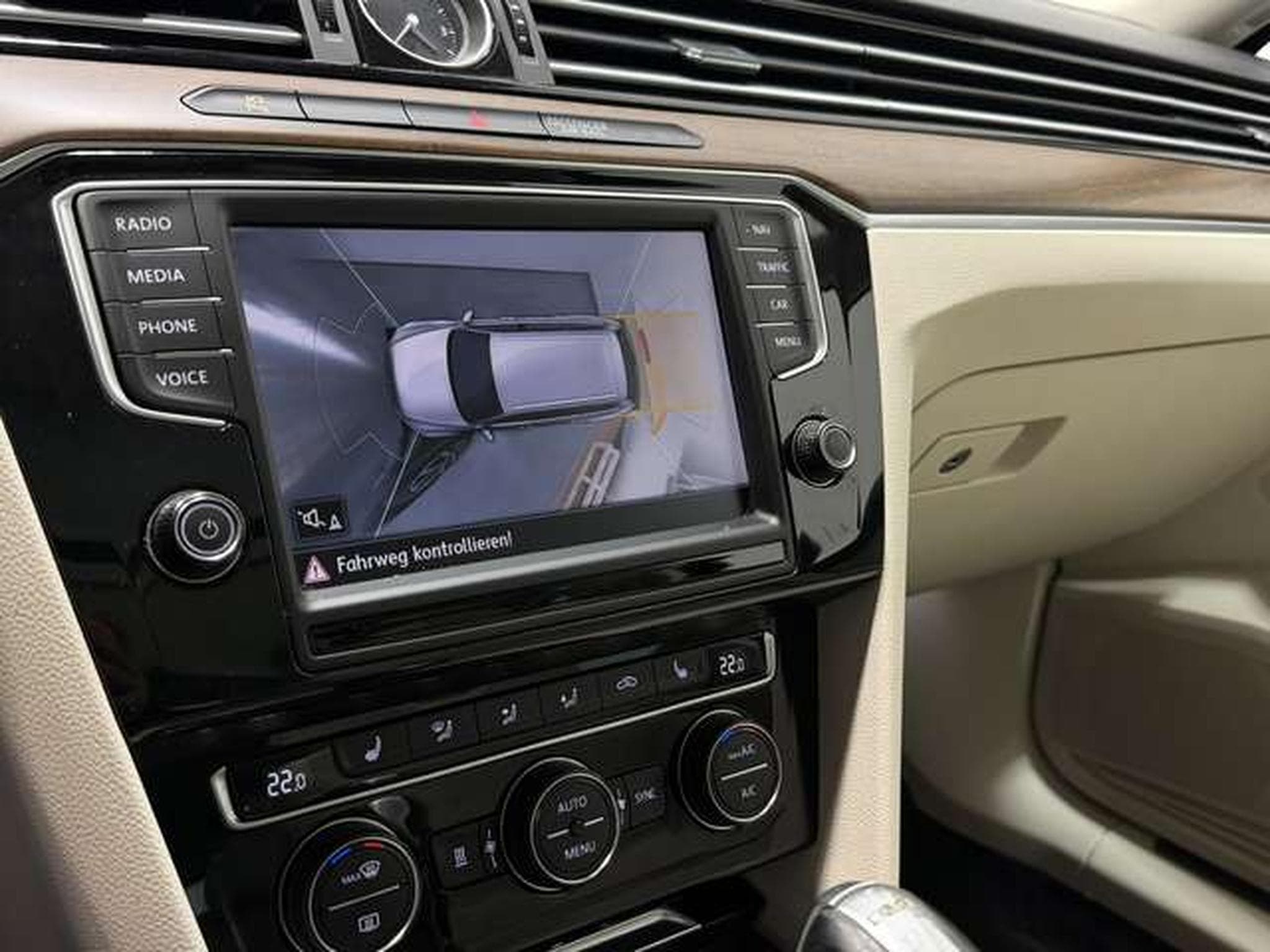 VW Passat R Line 4M *19''*Digital*ACC*H-UP*AHK*Pano (2016) - Photo 10