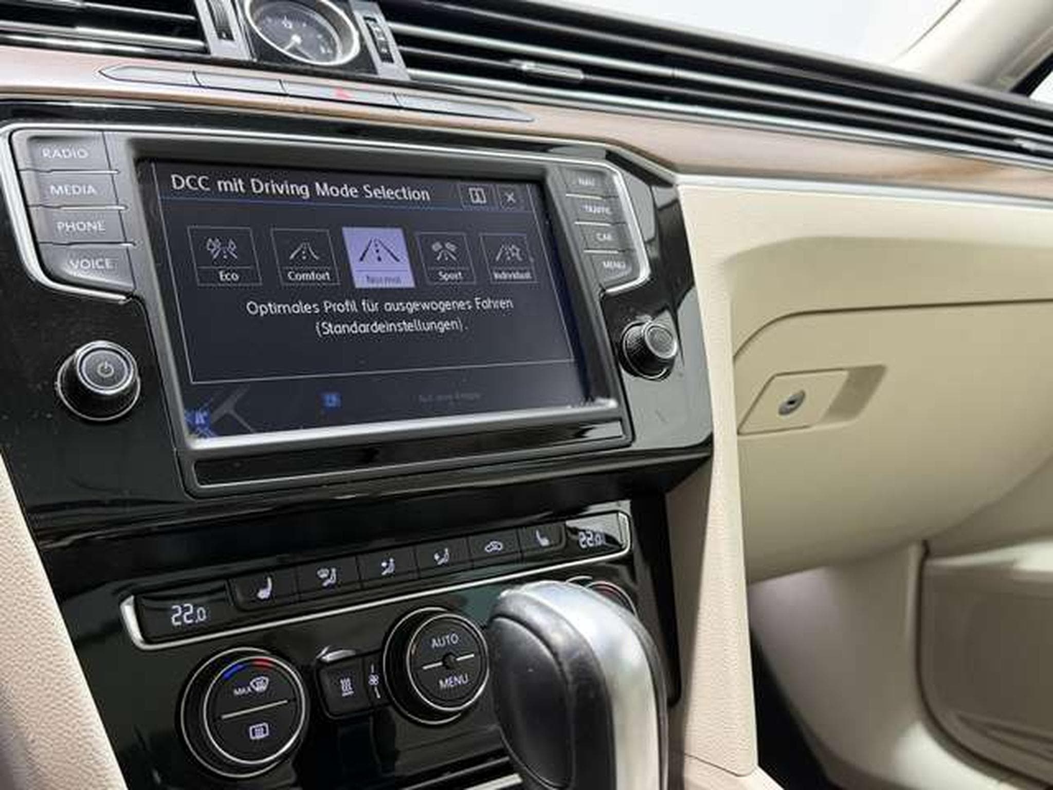 VW Passat R Line 4M *19''*Digital*ACC*H-UP*AHK*Pano (2016) - Photo 11