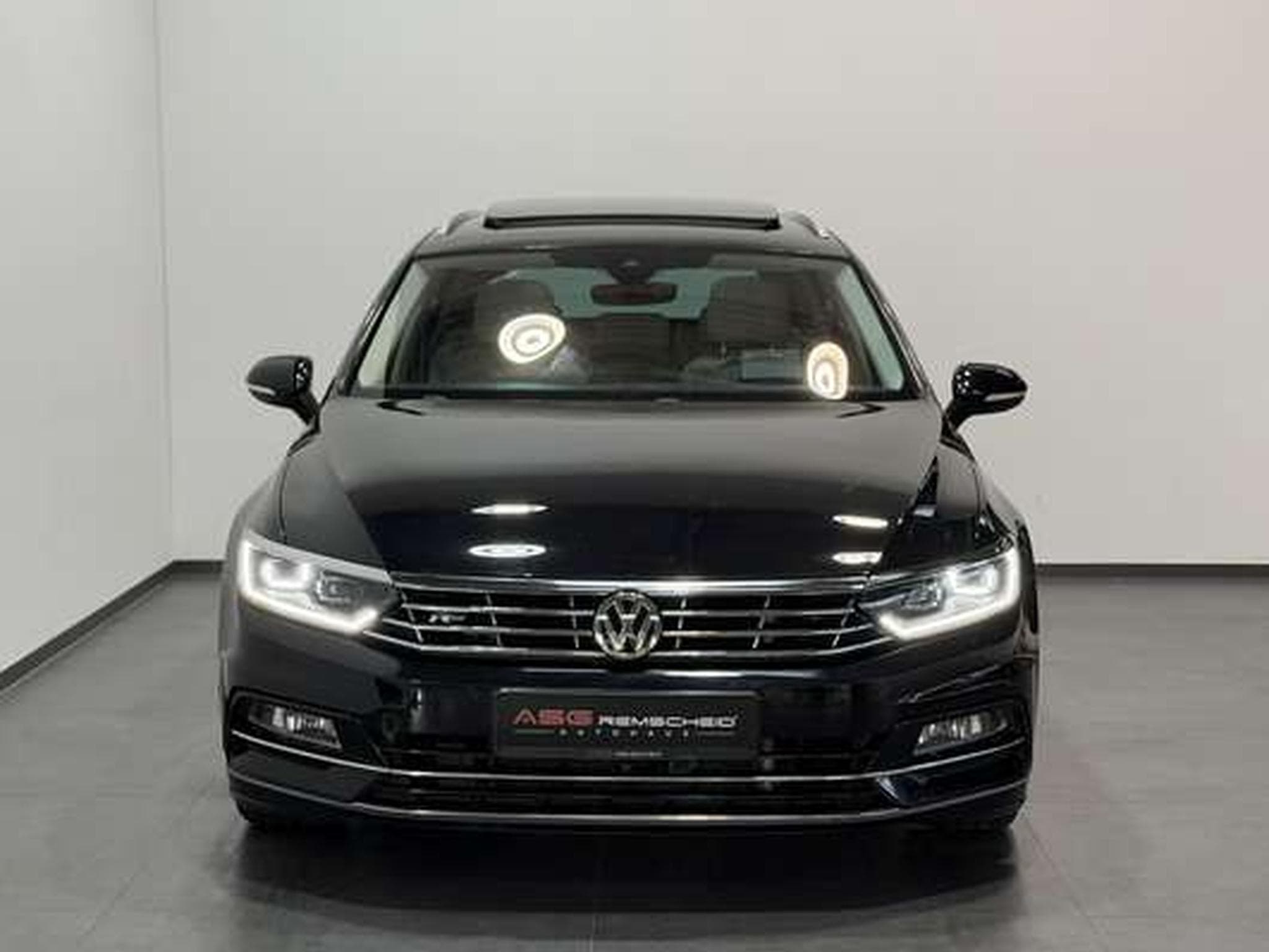 VW Passat R Line 4M *19''*Digital*ACC*H-UP*AHK*Pano (2016) - Photo 2