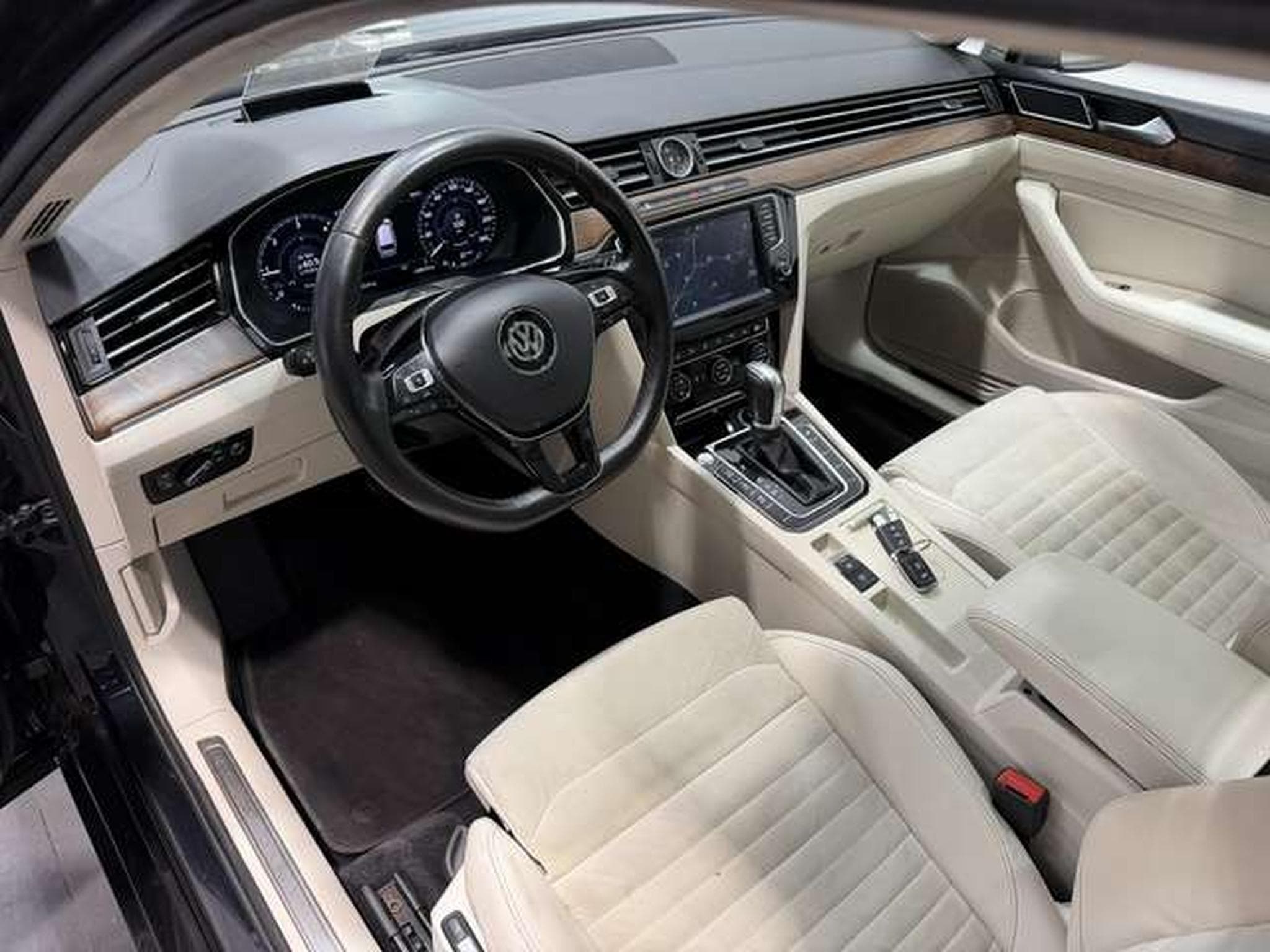 VW Passat R Line 4M *19''*Digital*ACC*H-UP*AHK*Pano (2016) - Photo 7