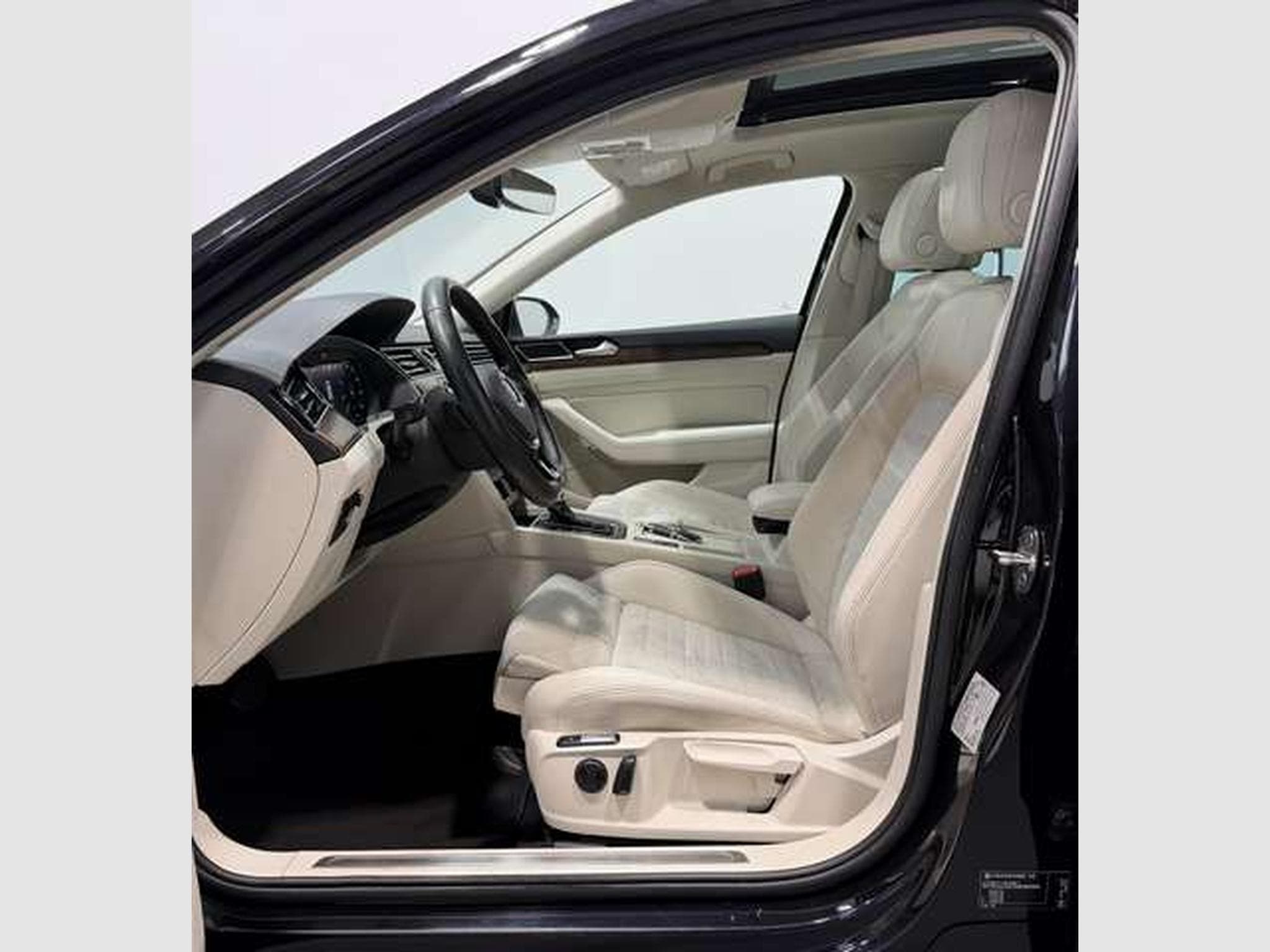 VW Passat R Line 4M *19''*Digital*ACC*H-UP*AHK*Pano (2016) - Photo 8