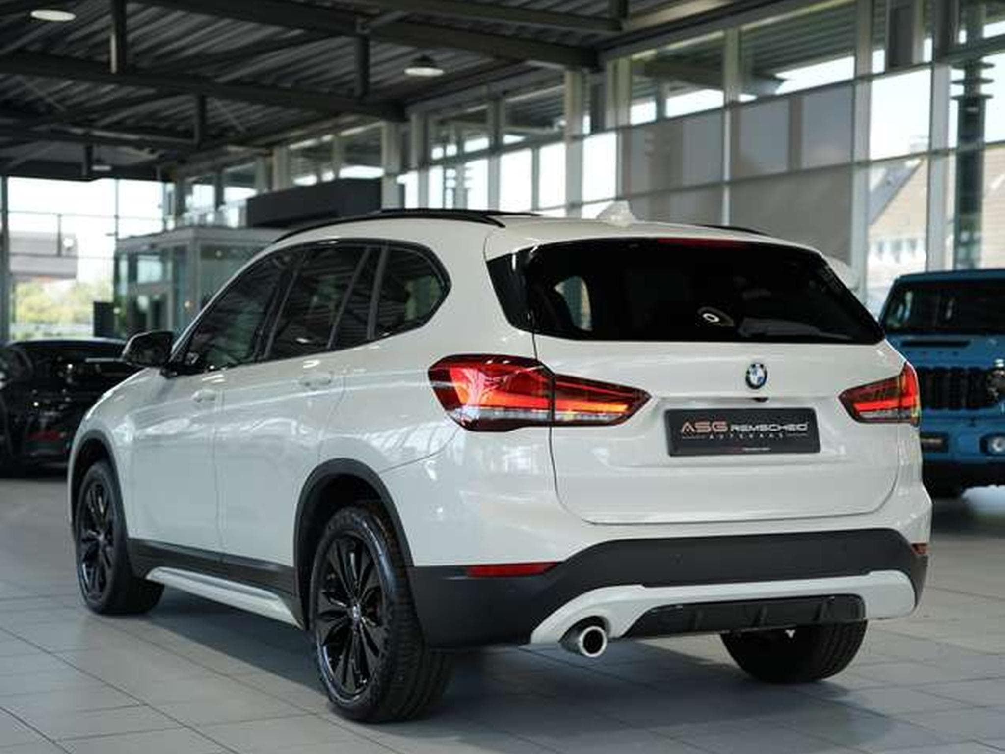 BMW X1 sDrive 18 i Sport Line 1.H *18 *Pano *Memory (2021) - Photo 10