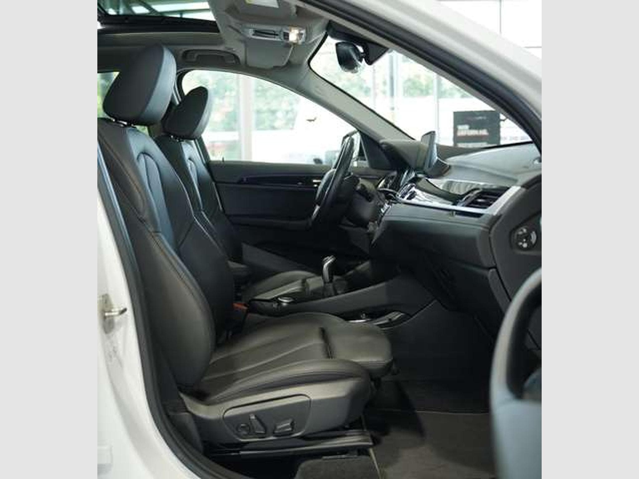 BMW X1 sDrive 18 i Sport Line 1.H *18 *Pano *Memory (2021) - Photo 12