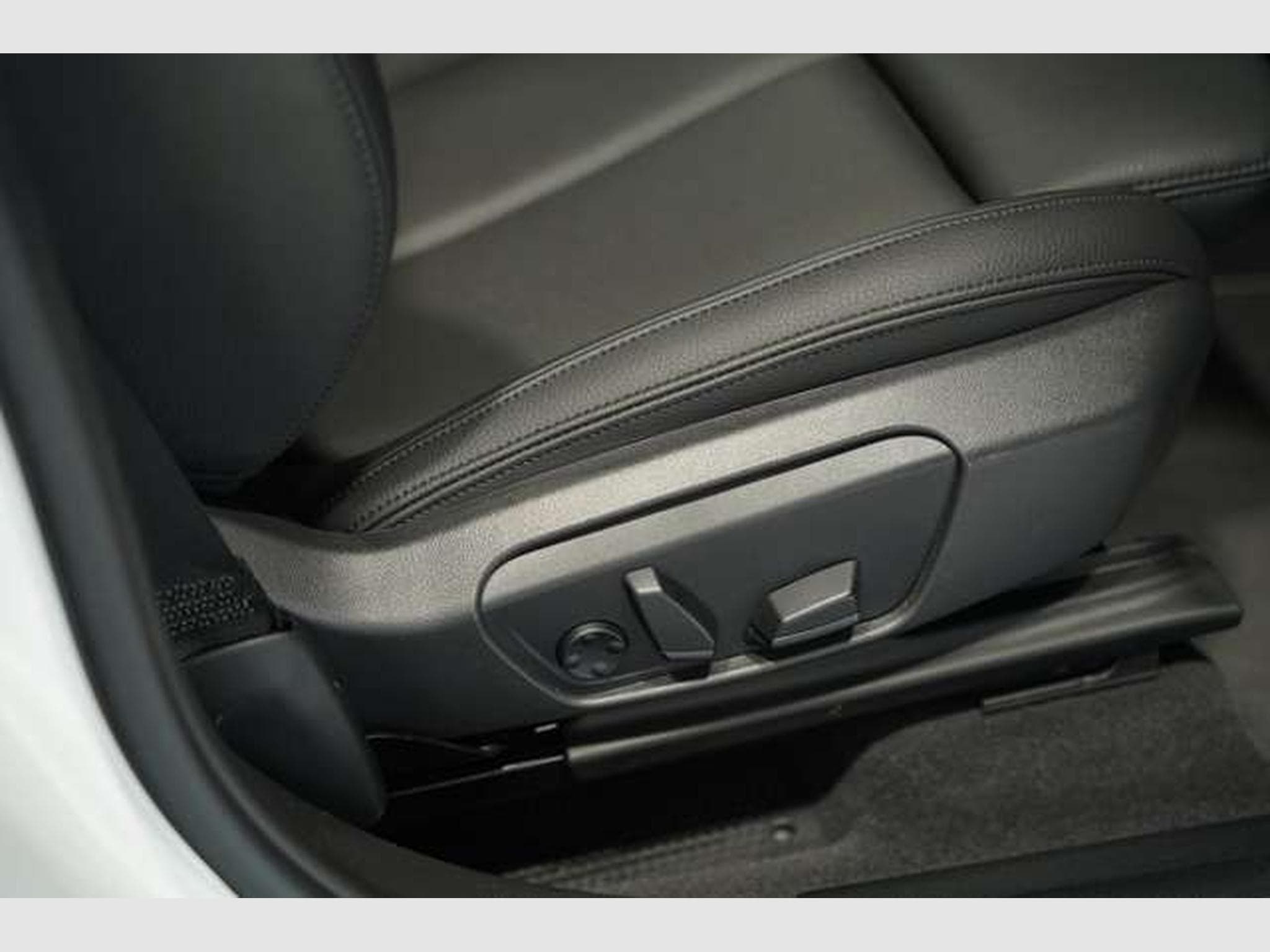 BMW X1 sDrive 18 i Sport Line 1.H *18 *Pano *Memory (2021) - Photo 14