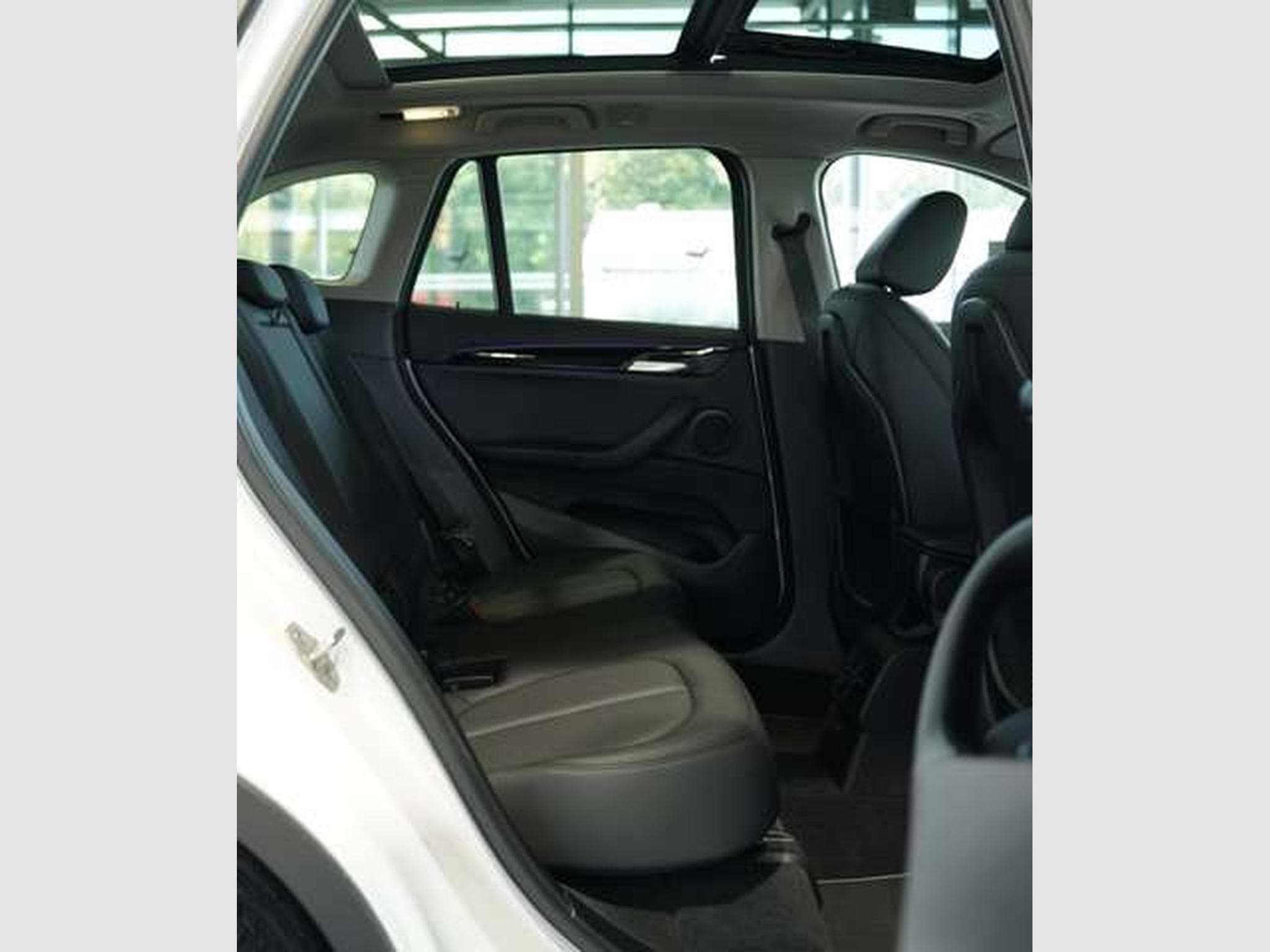 BMW X1 sDrive 18 i Sport Line 1.H *18 *Pano *Memory (2021) - Photo 17