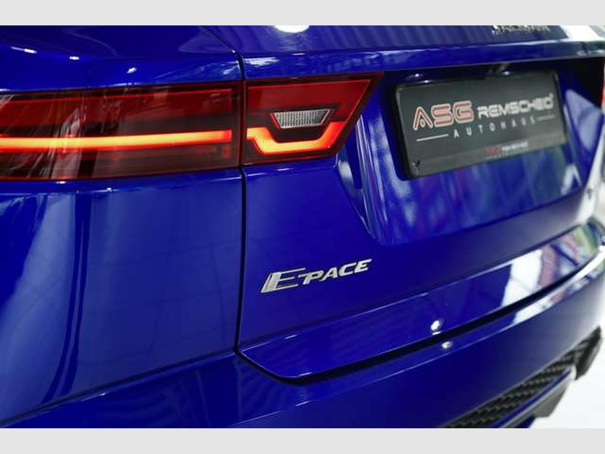 Jaguar E-Pace R-Dynamic HSE AWD *2. HD *Pano *H-UP *Memory (2018) - Photo 14
