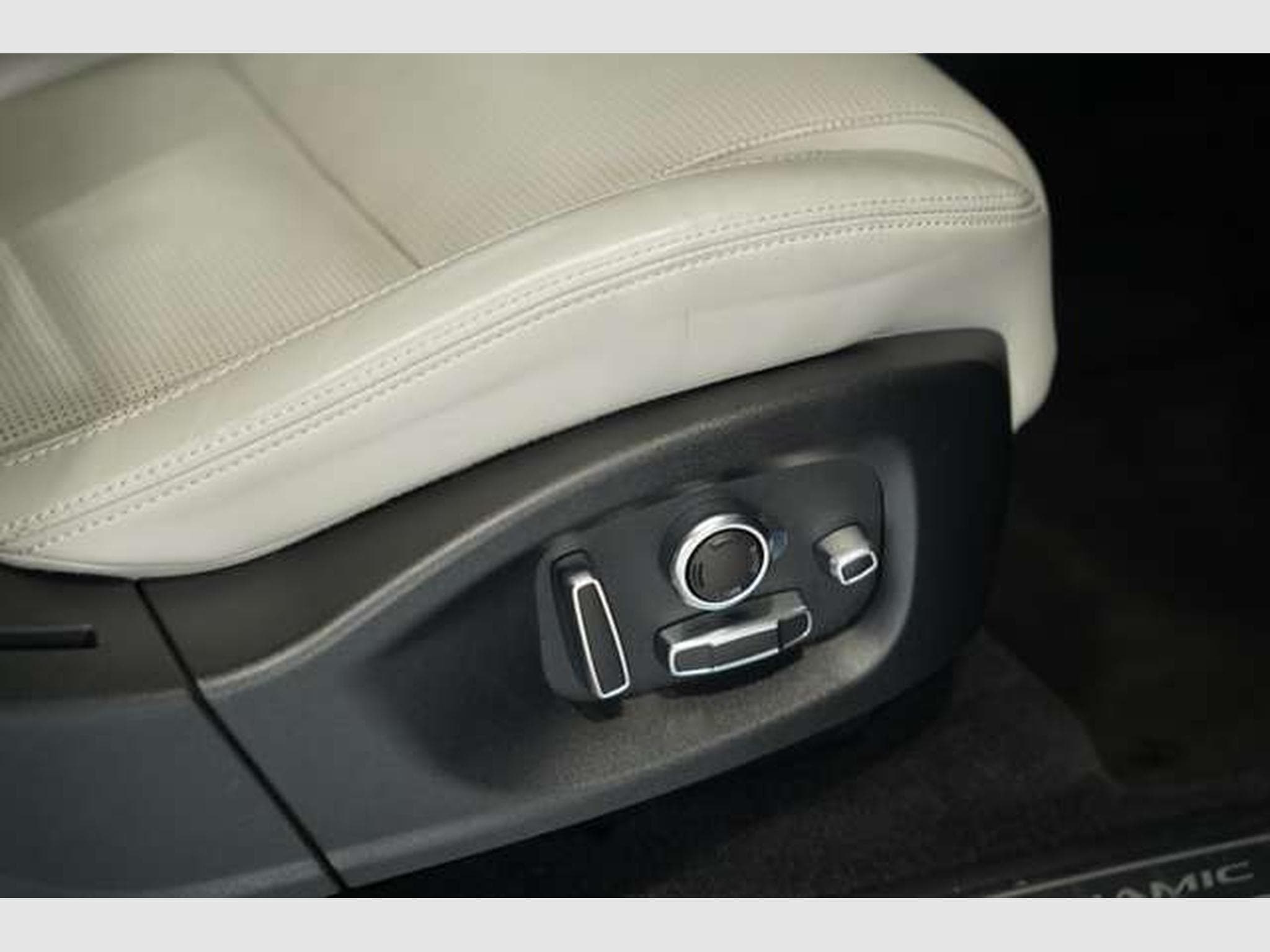 Jaguar E-Pace R-Dynamic HSE AWD *2. HD *Pano *H-UP *Memory (2018) - Photo 18