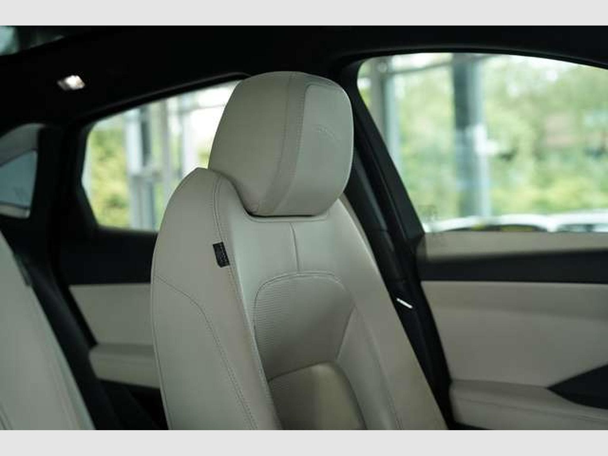Jaguar E-Pace R-Dynamic HSE AWD *2. HD *Pano *H-UP *Memory (2018) - Photo 21