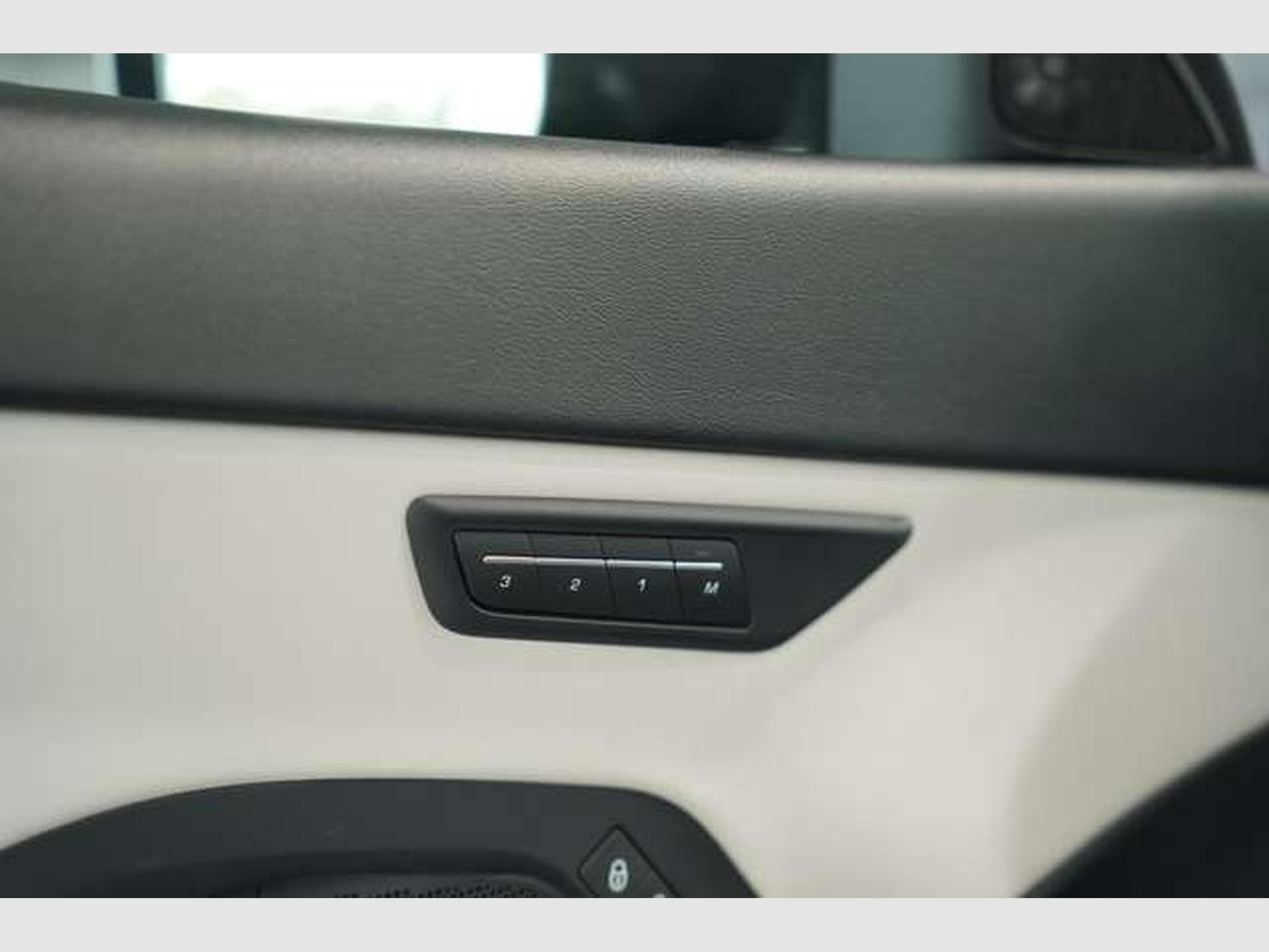 Jaguar E-Pace R-Dynamic HSE AWD *2. HD *Pano *H-UP *Memory (2018) - Photo 30