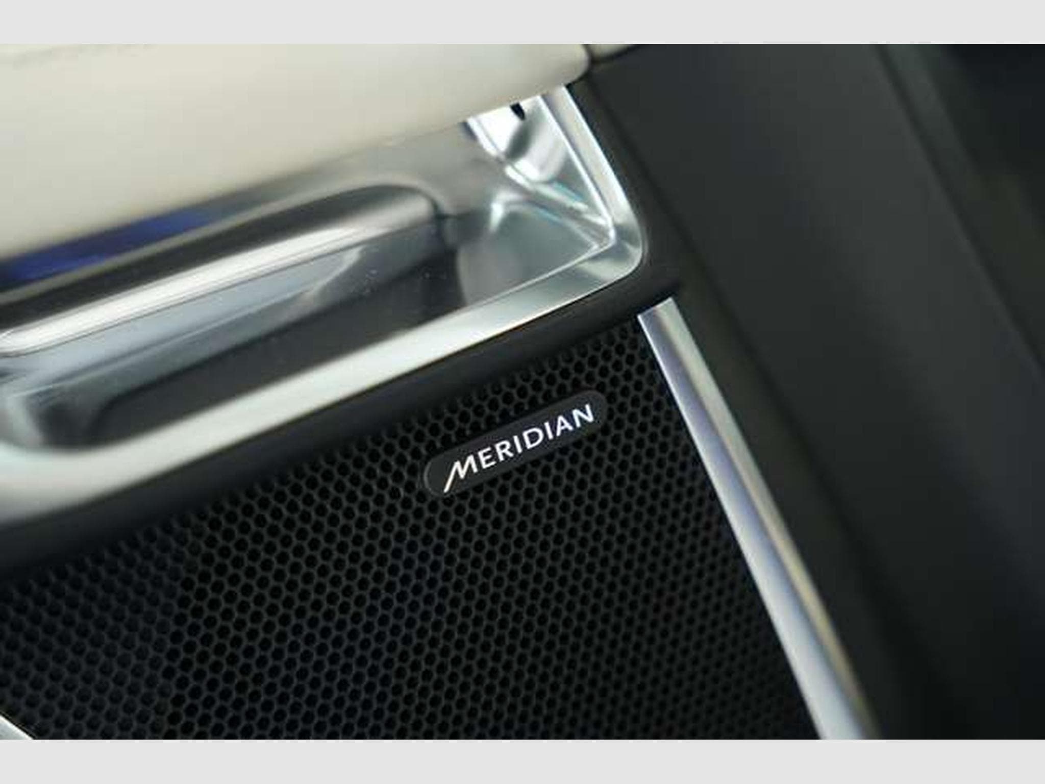 Jaguar E-Pace R-Dynamic HSE AWD *2. HD *Pano *H-UP *Memory (2018) - Photo 31