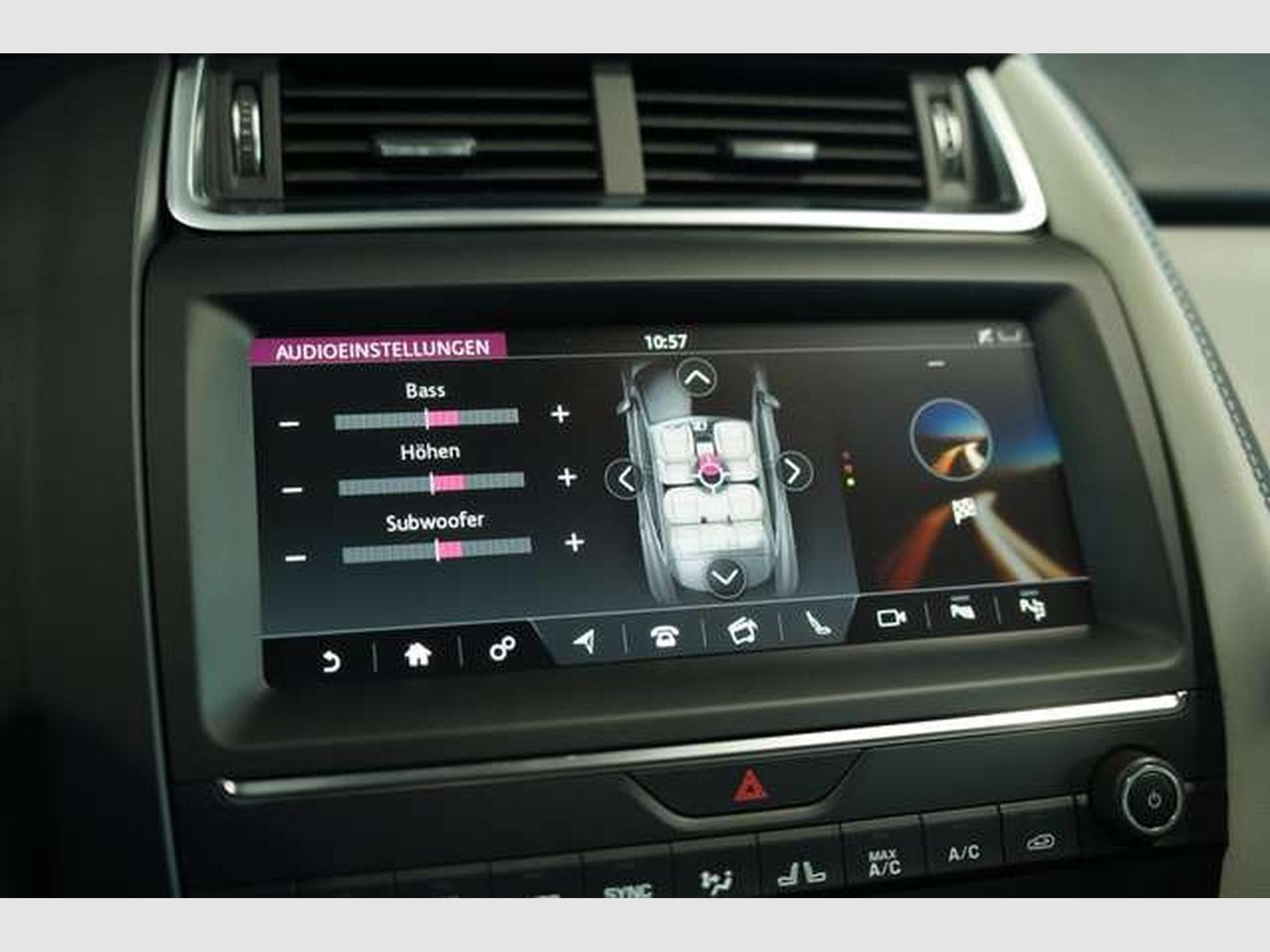 Jaguar E-Pace R-Dynamic HSE AWD *2. HD *Pano *H-UP *Memory (2018) - Photo 39