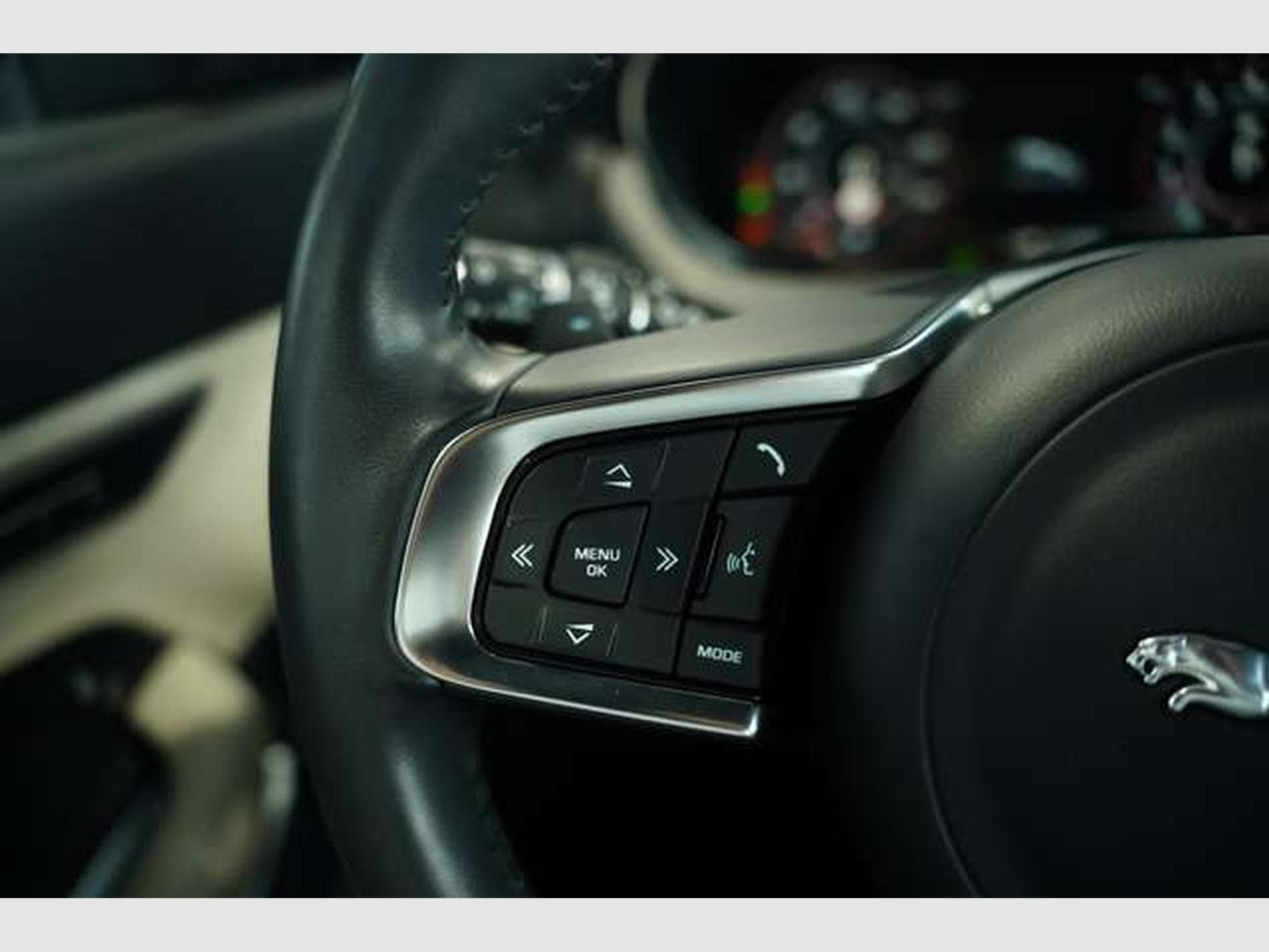 Jaguar E-Pace R-Dynamic HSE AWD *2. HD *Pano *H-UP *Memory (2018) - Photo 42