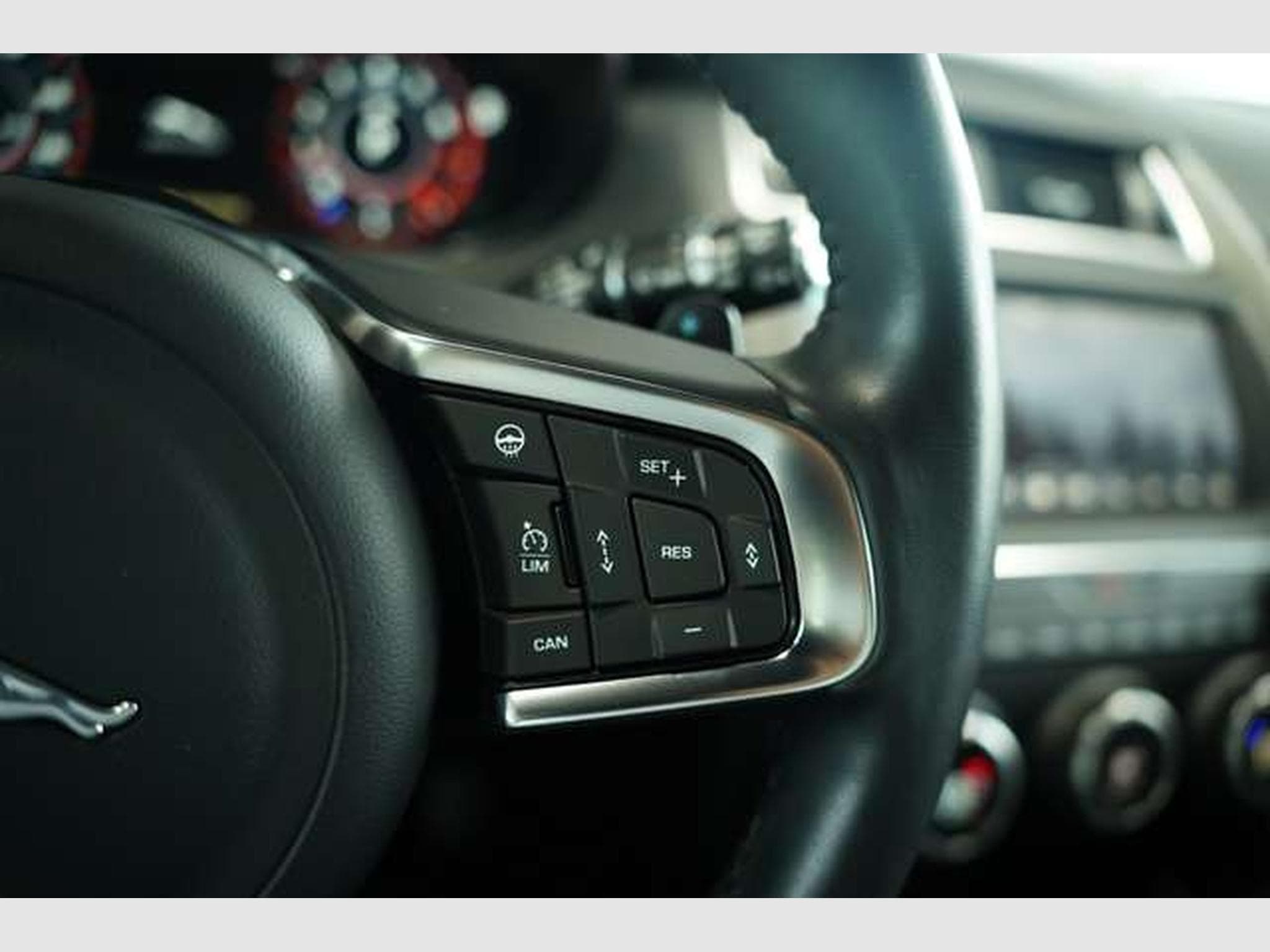 Jaguar E-Pace R-Dynamic HSE AWD *2. HD *Pano *H-UP *Memory (2018) - Photo 43