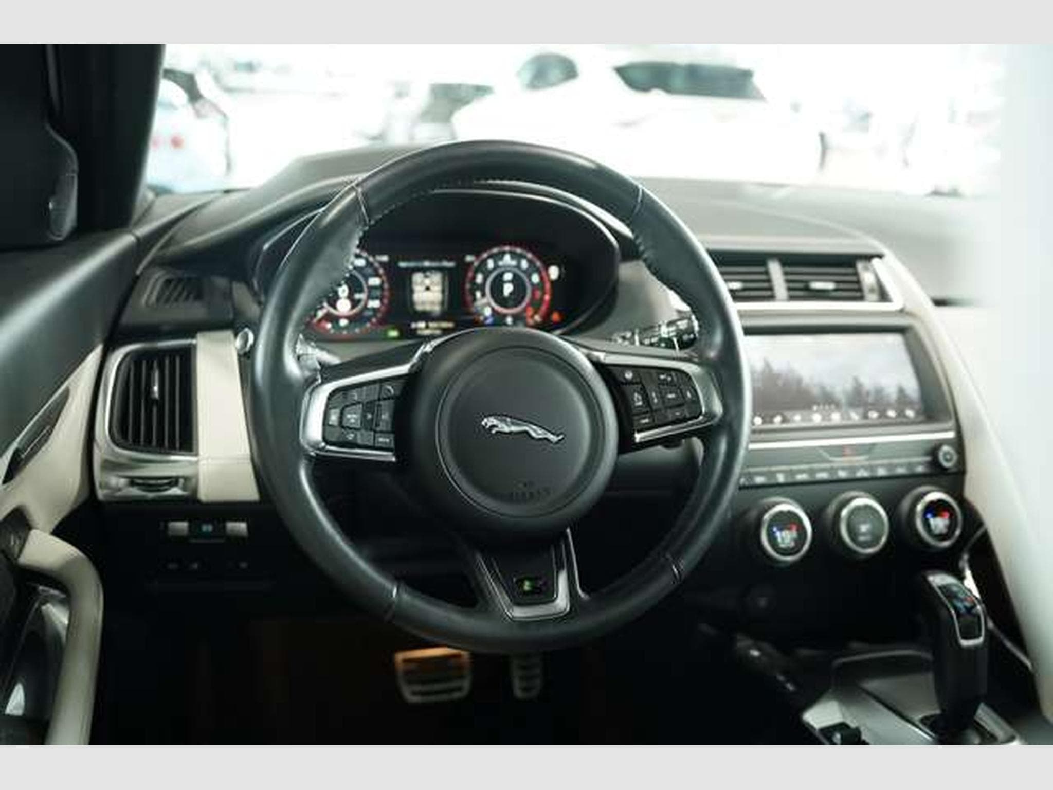 Jaguar E-Pace R-Dynamic HSE AWD *2. HD *Pano *H-UP *Memory (2018) - Photo 46