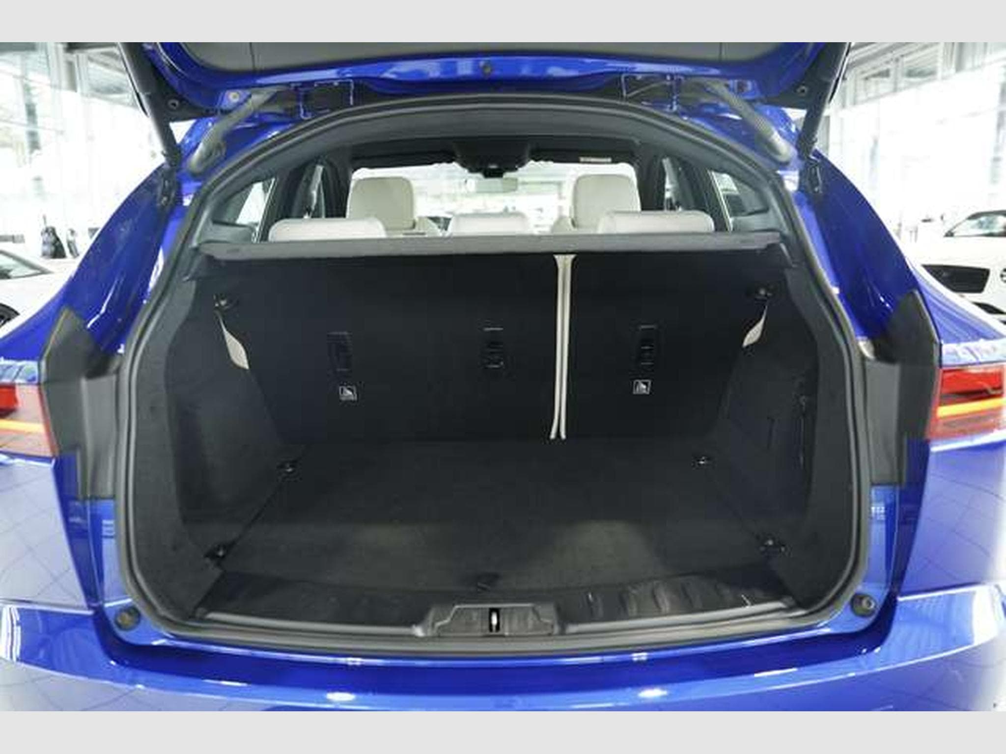 Jaguar E-Pace R-Dynamic HSE AWD *2. HD *Pano *H-UP *Memory (2018) - Photo 48