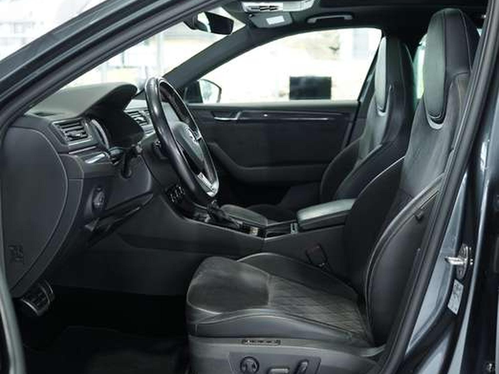Skoda Superb Sportline 4x4 1.H *Pano *Canton *Memory (2017) - Photo 28