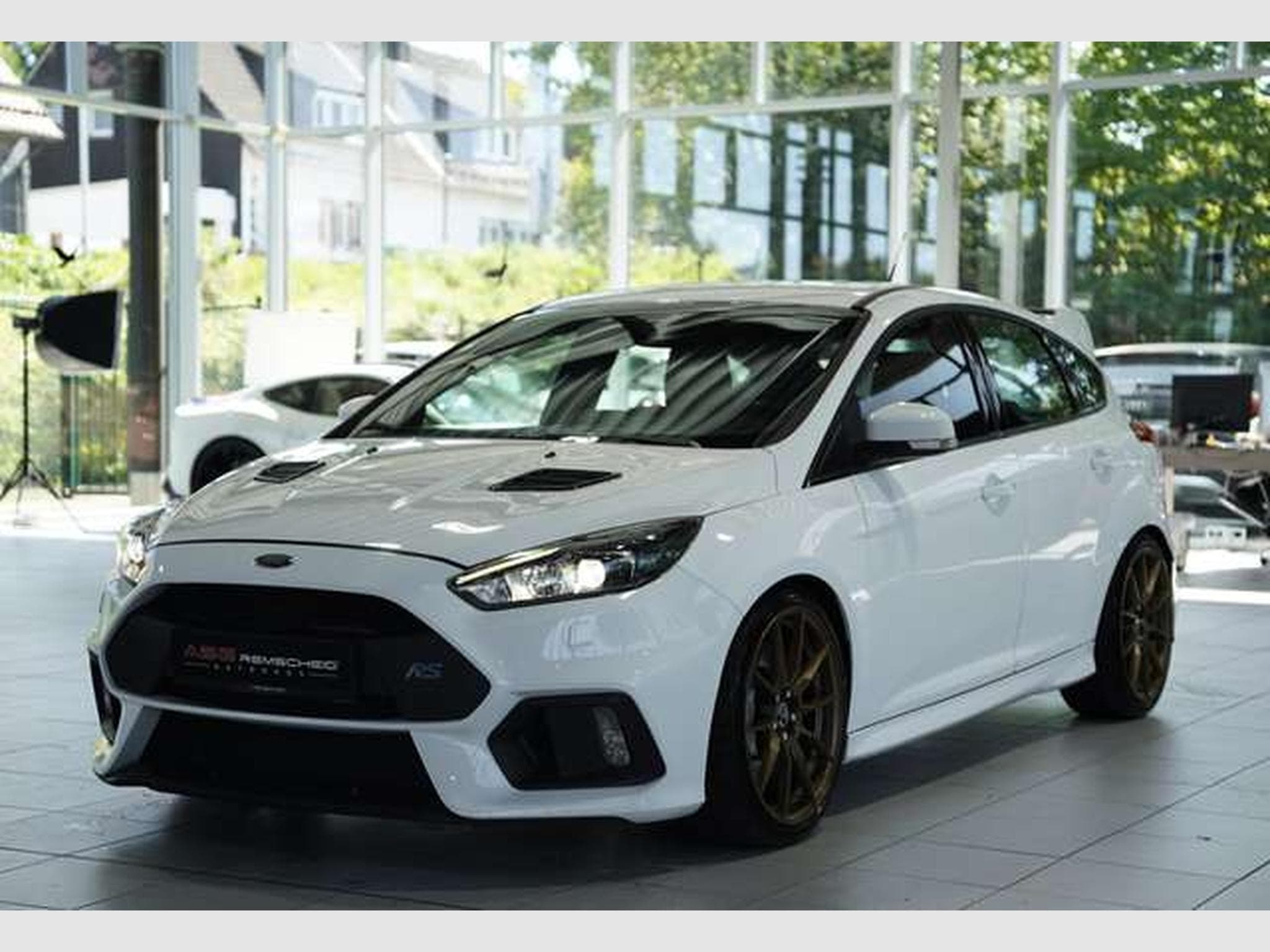 Ford Focus RS *19 Zoll *Recaro*MILLTEK*Navi*Öhlins* (2016) - Photo 5
