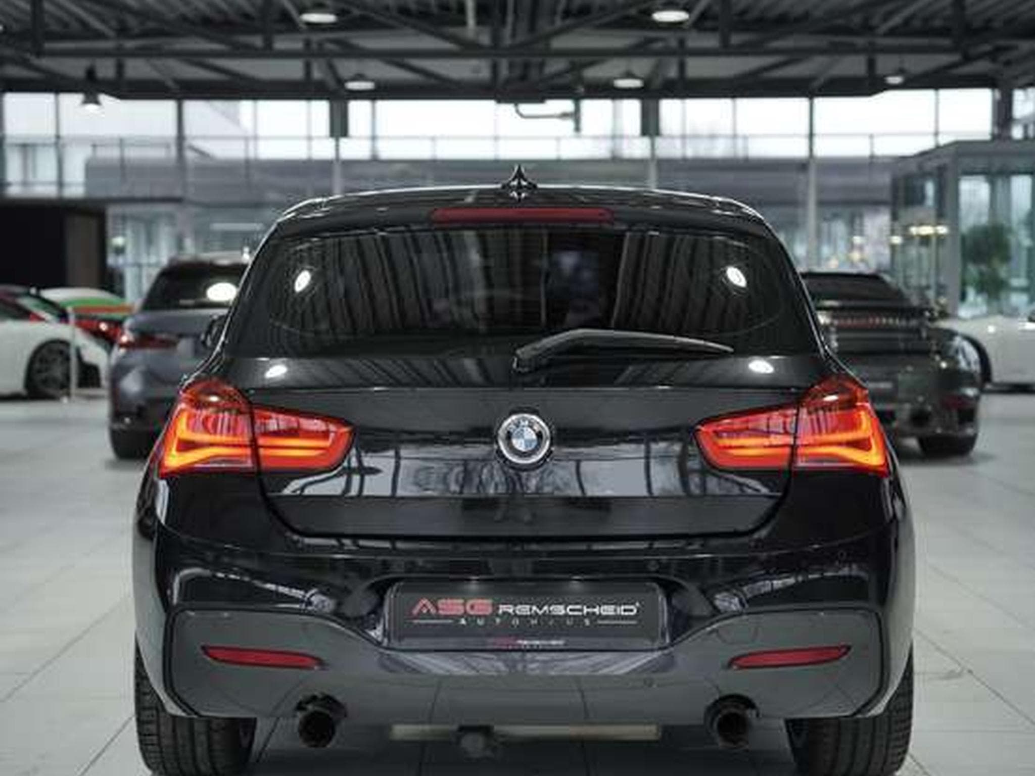 BMW M135 xDrive *H&K *PDC *AHK *Business-Paket (2016) - Photo 8