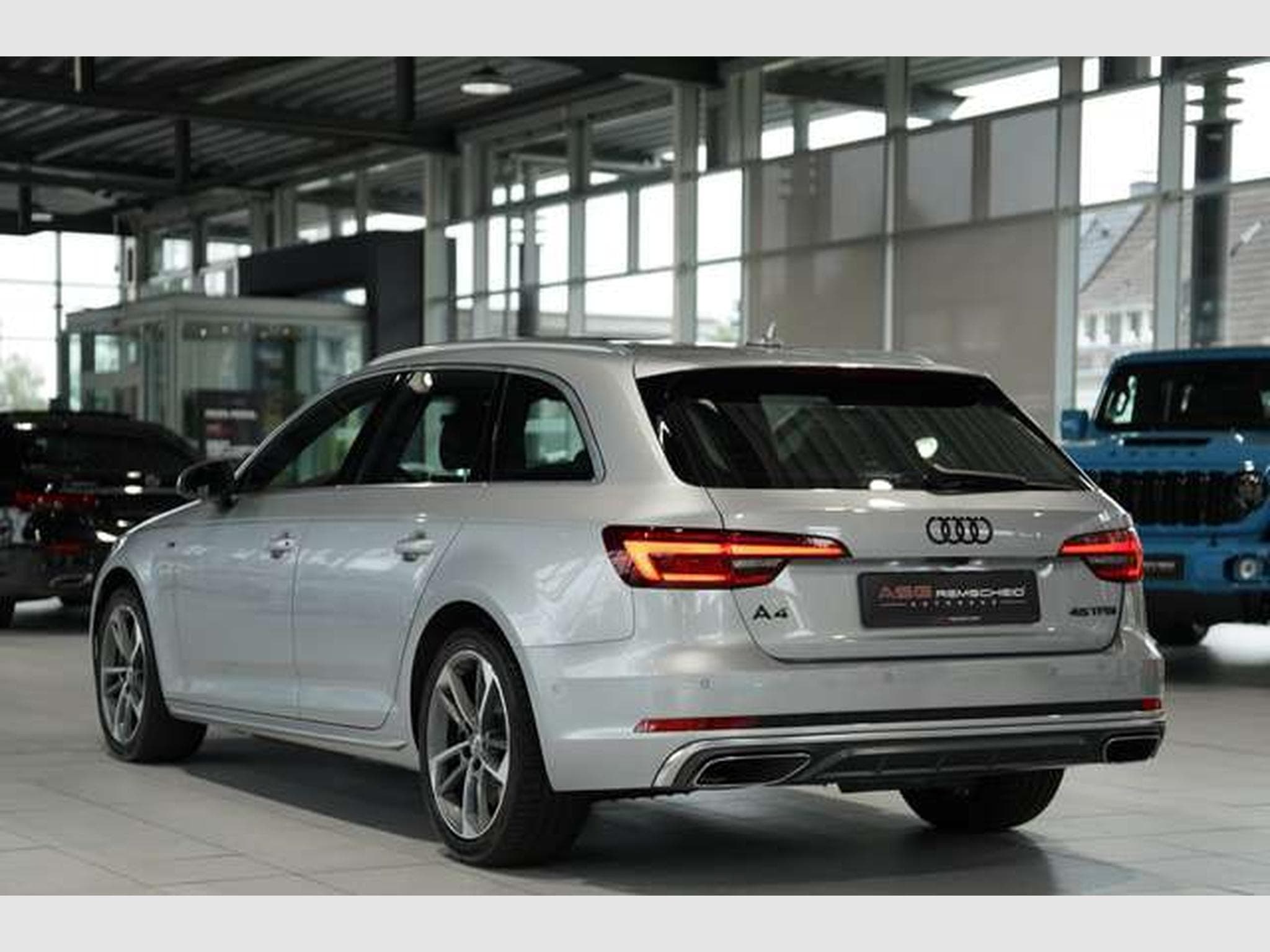 Audi A4 45 TFSI Avant S line *18 *Virtual *Pano *AHK (2019) - Photo 9