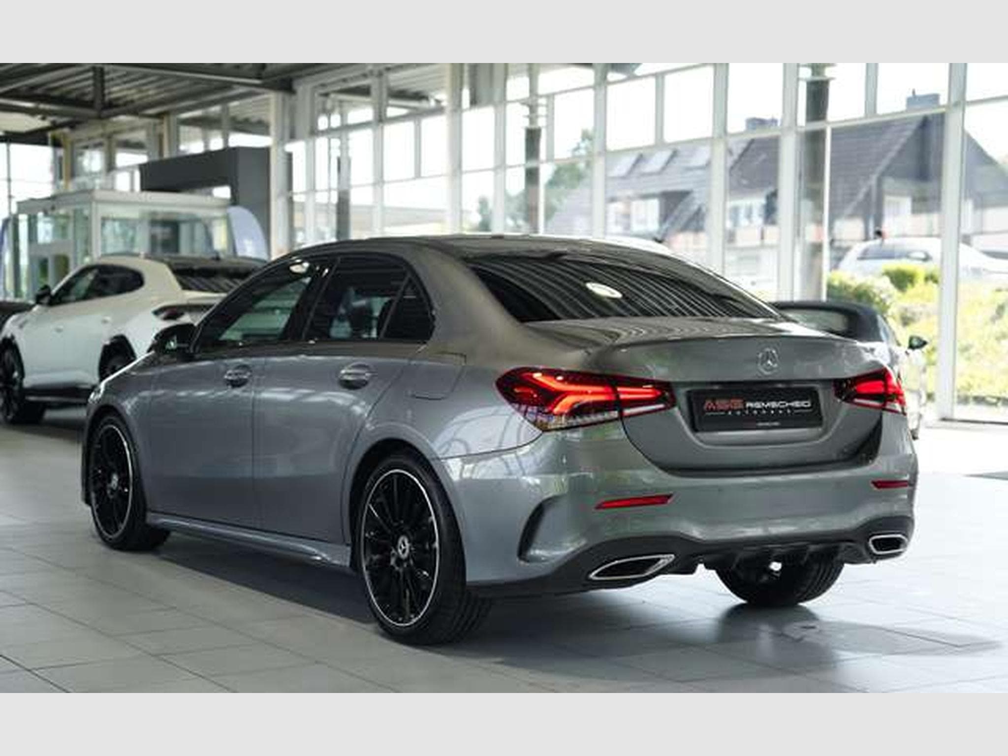 Mercedes A 200 Limousine AMG Line *2.H *19 *Night*Kamera (2022) - Photo 11