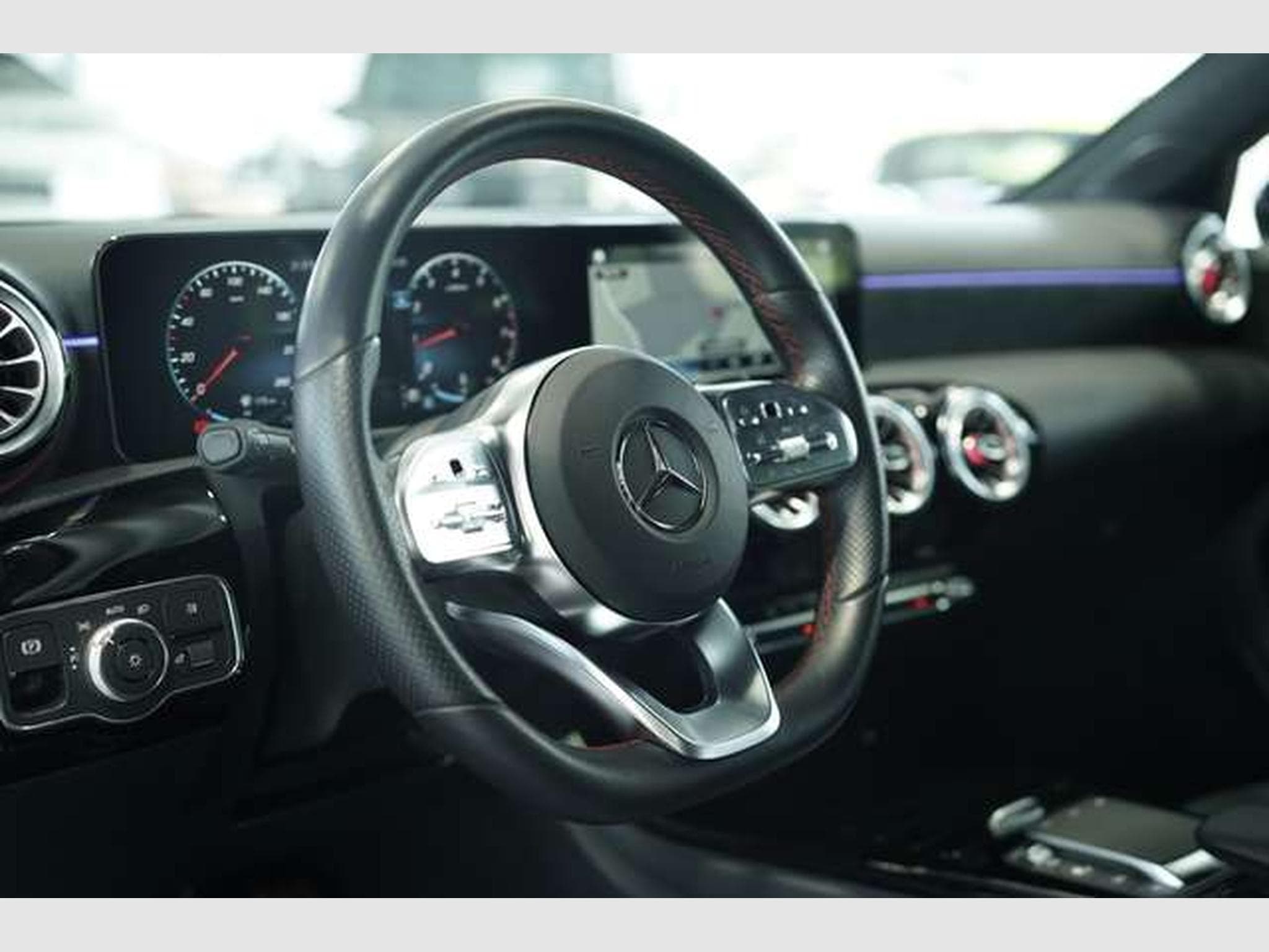 Mercedes A 200 Limousine AMG Line *2.H *19 *Night*Kamera (2022) - Photo 28
