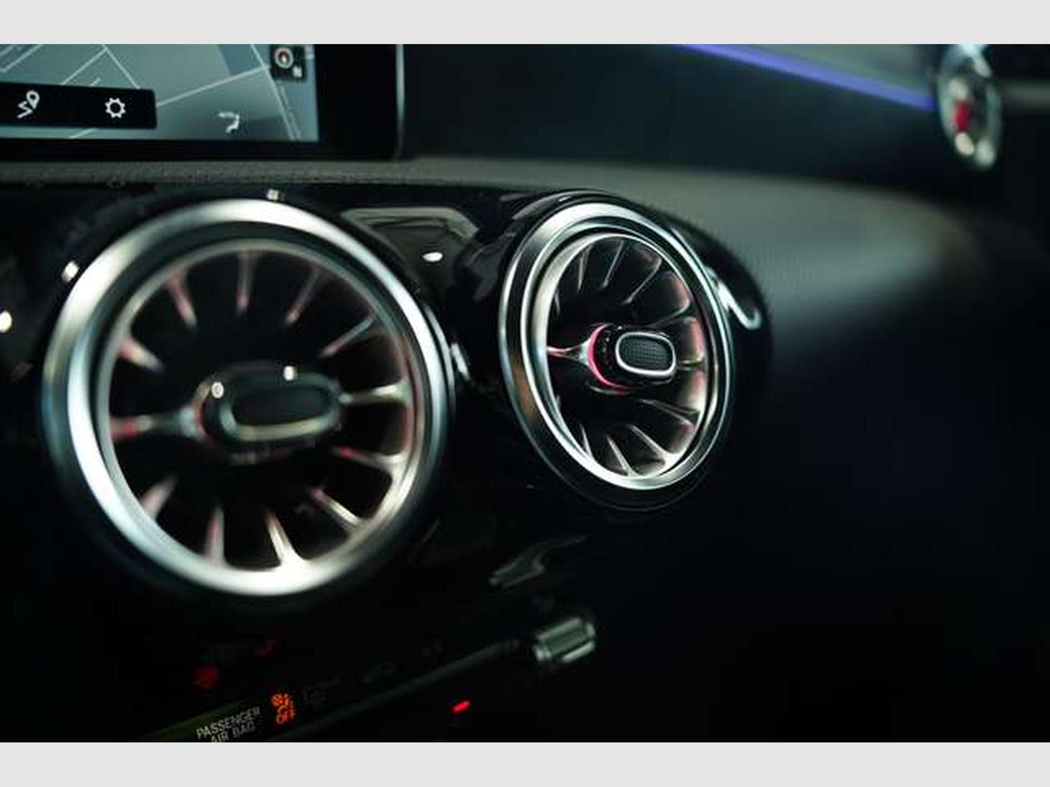 Mercedes A 200 Limousine AMG Line *2.H *19 *Night*Kamera (2022) - Photo 32