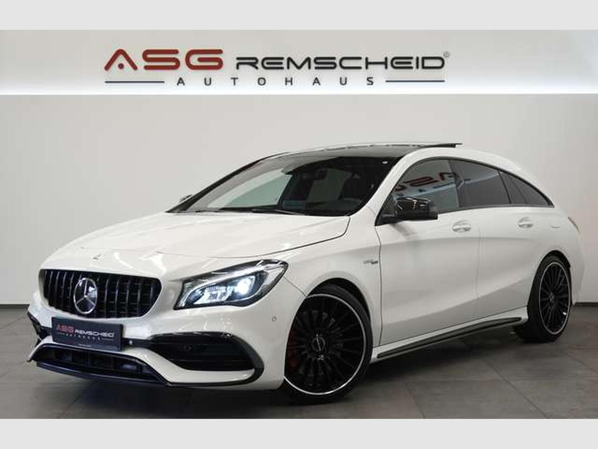 Mercedes CLA 45 AMG Schale *Pano S-Abgas * (2016) - Photo 1