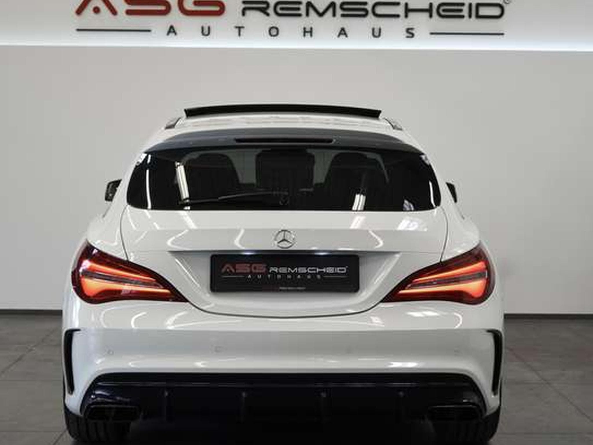 Mercedes CLA 45 AMG Schale *Pano S-Abgas * (2016) - Photo 35