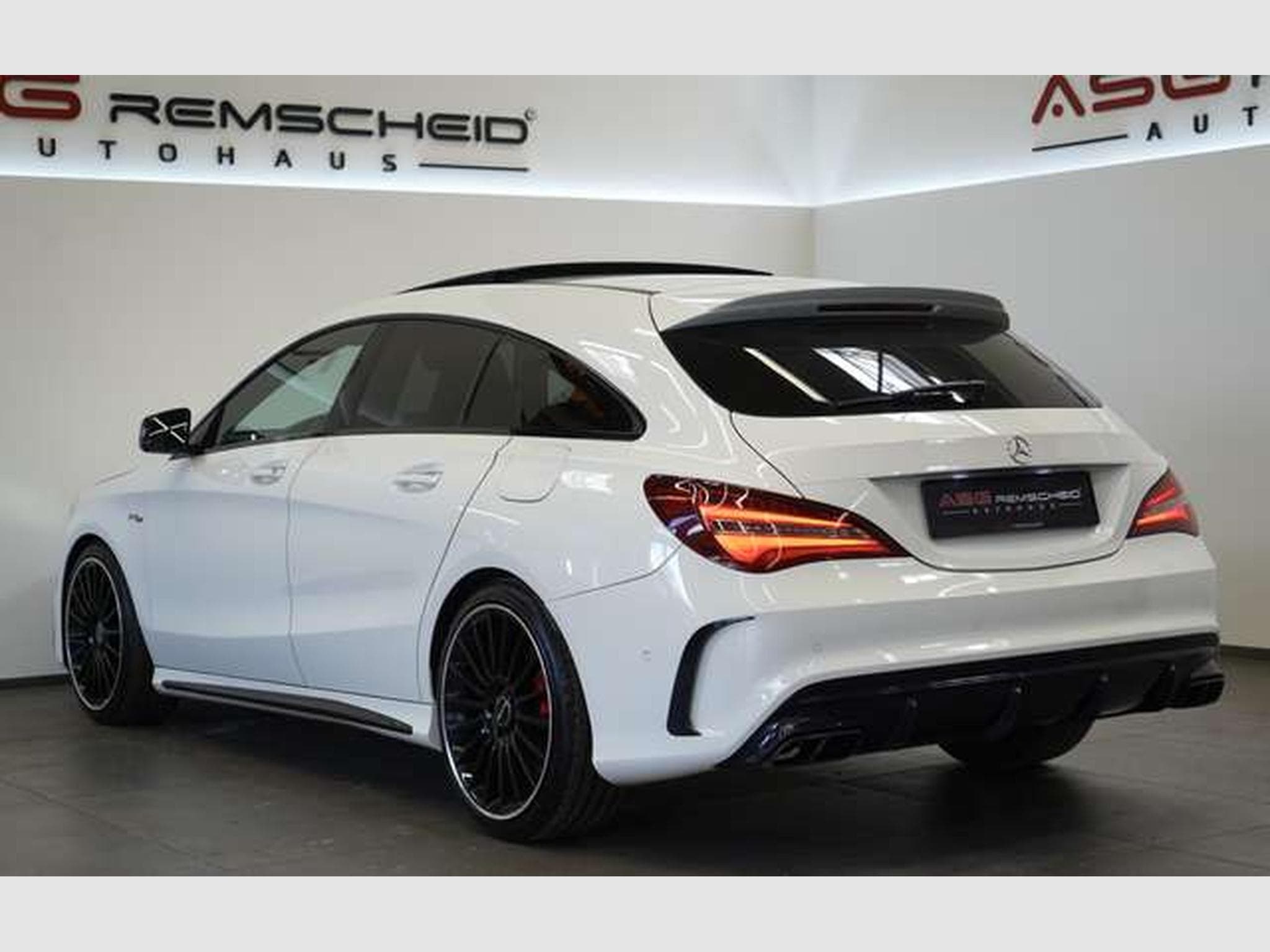 Mercedes CLA 45 AMG Schale *Pano S-Abgas * (2016) - Photo 36