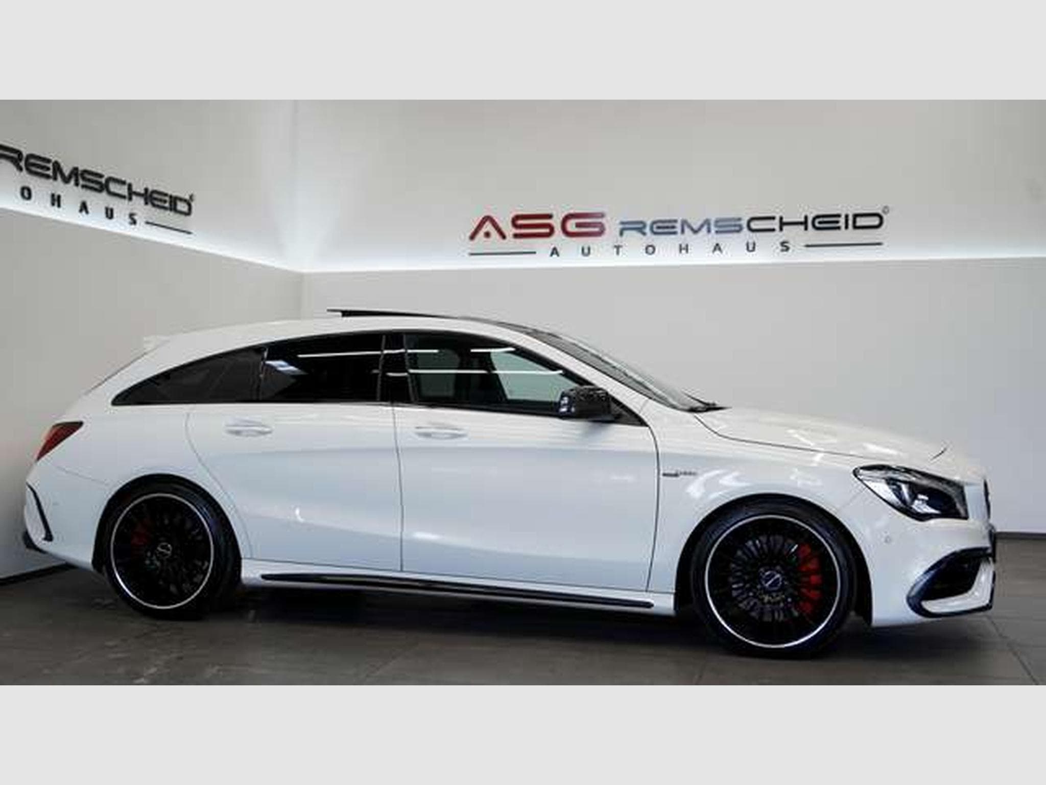Mercedes CLA 45 AMG Schale *Pano S-Abgas * (2016) - Photo 6