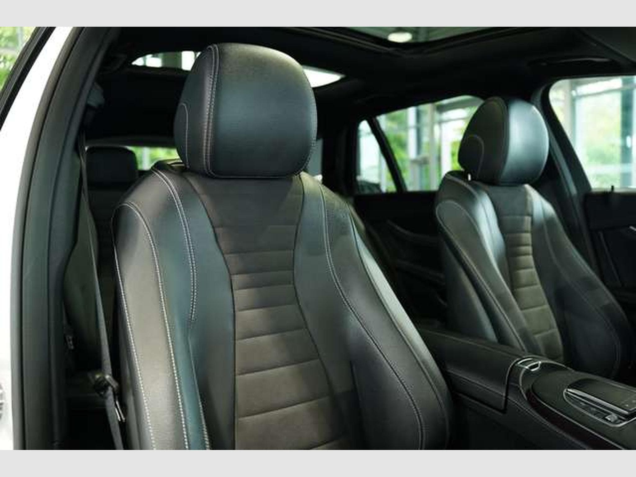 Mercedes E 300 e T AMG Line *Pano *BURM *Night (2021) - Photo 20