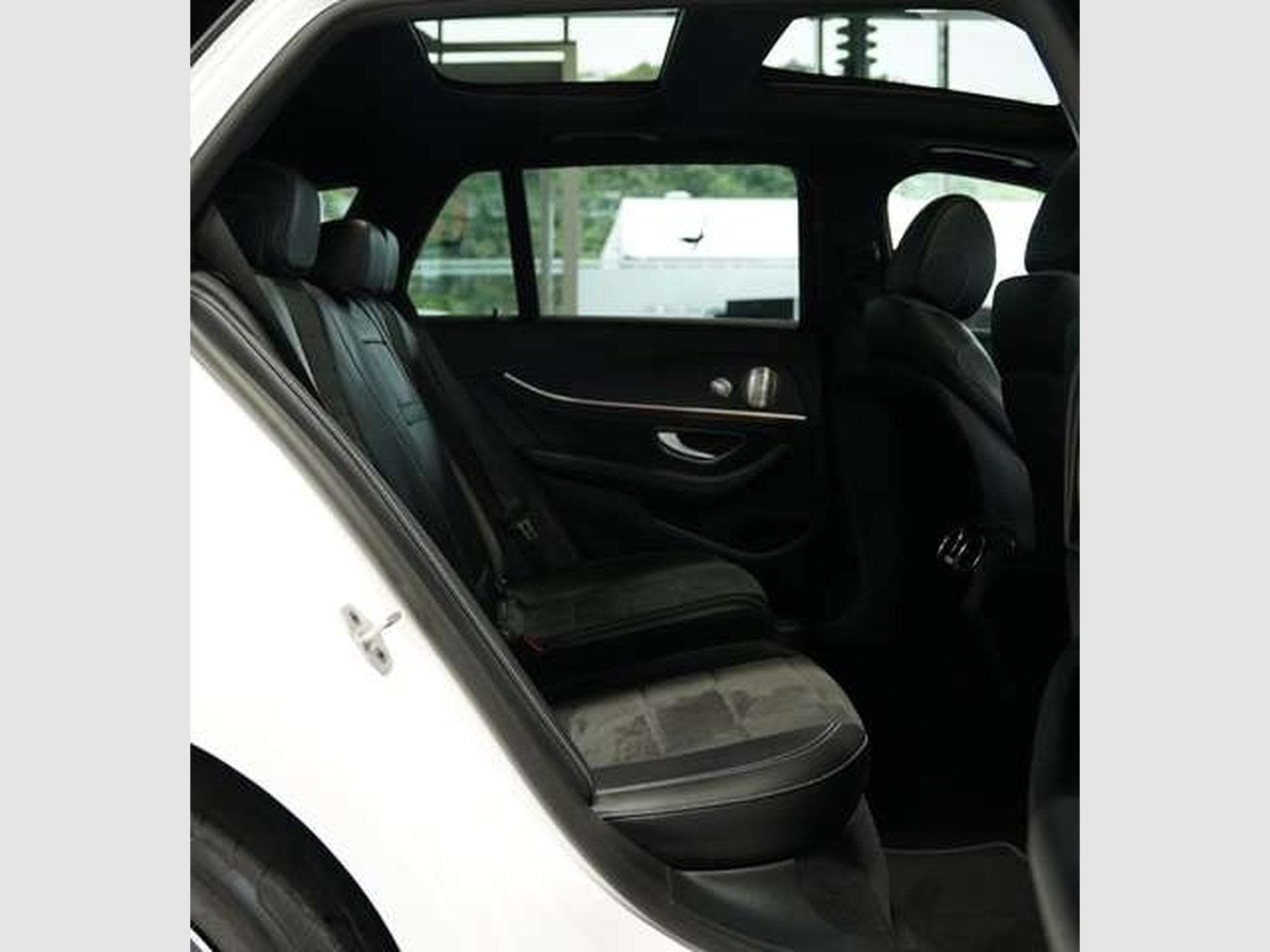 Mercedes E 300 e T AMG Line *Pano *BURM *Night (2021) - Photo 22