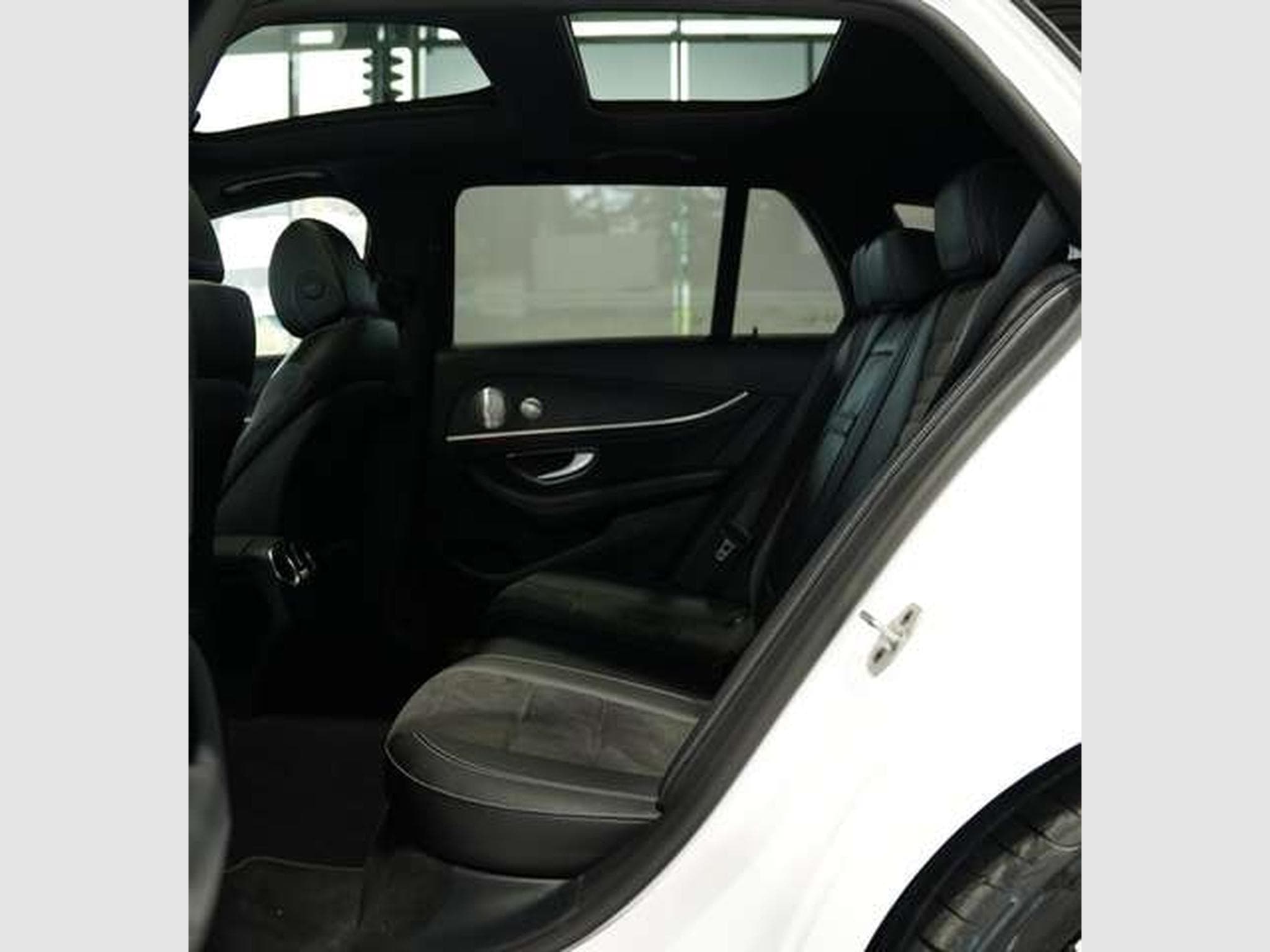 Mercedes E 300 e T AMG Line *Pano *BURM *Night (2021) - Photo 23
