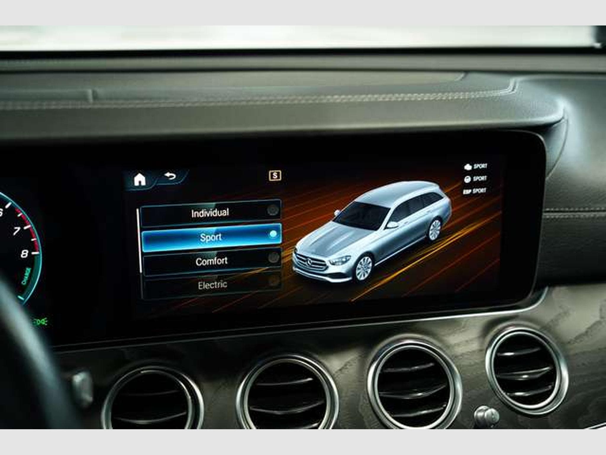 Mercedes E 300 e T AMG Line *Pano *BURM *Night (2021) - Photo 36