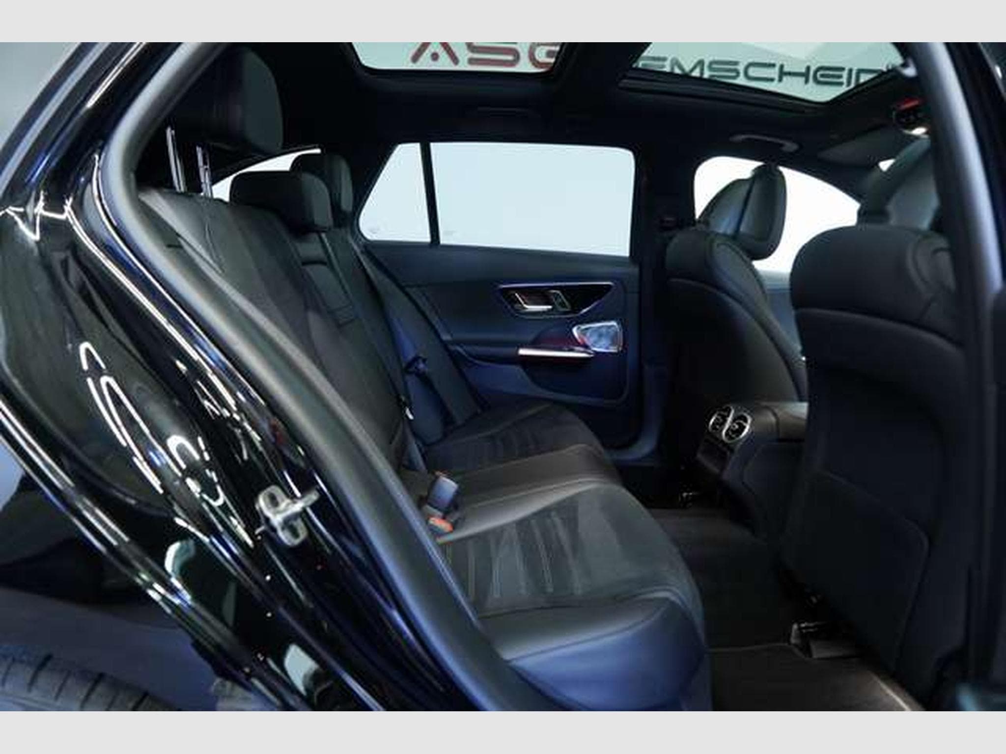 Mercedes C 300 T d AMG Line *1.HD*19*Distr.*Pano*Digital (2024) - Photo 17