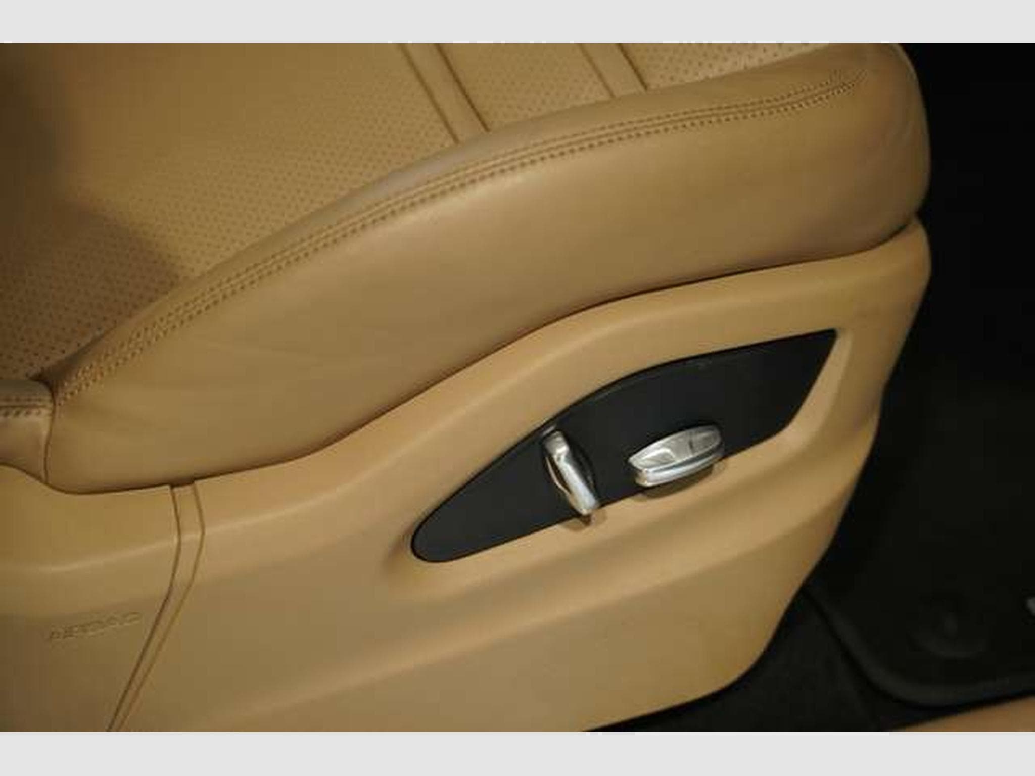 Porsche Cayenne E-Hybrid *1.H *21 *Chrono *Pano *LUFT (2020) - Photo 17
