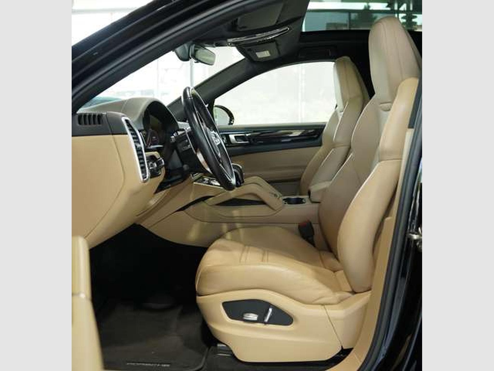Porsche Cayenne E-Hybrid *1.H *21 *Chrono *Pano *LUFT (2020) - Photo 25