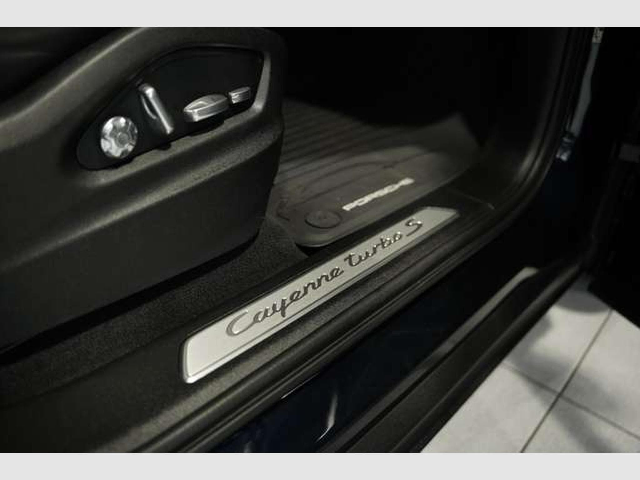 Porsche Cayenne Turbo S E-Hybrid *1.H *21 *Pano*S-Abgas (2020) - Photo 20