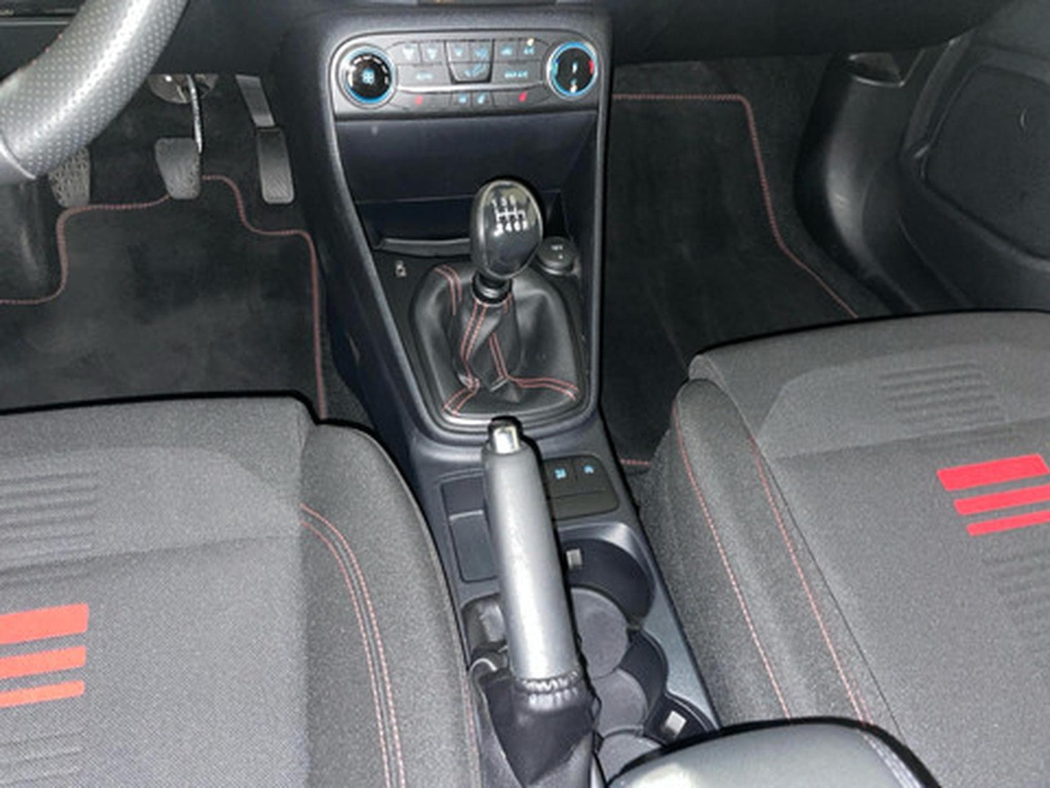 Ford Fiesta 1.0i EcoBoost 92kW DCT ST-Line (2022) - Photo 10