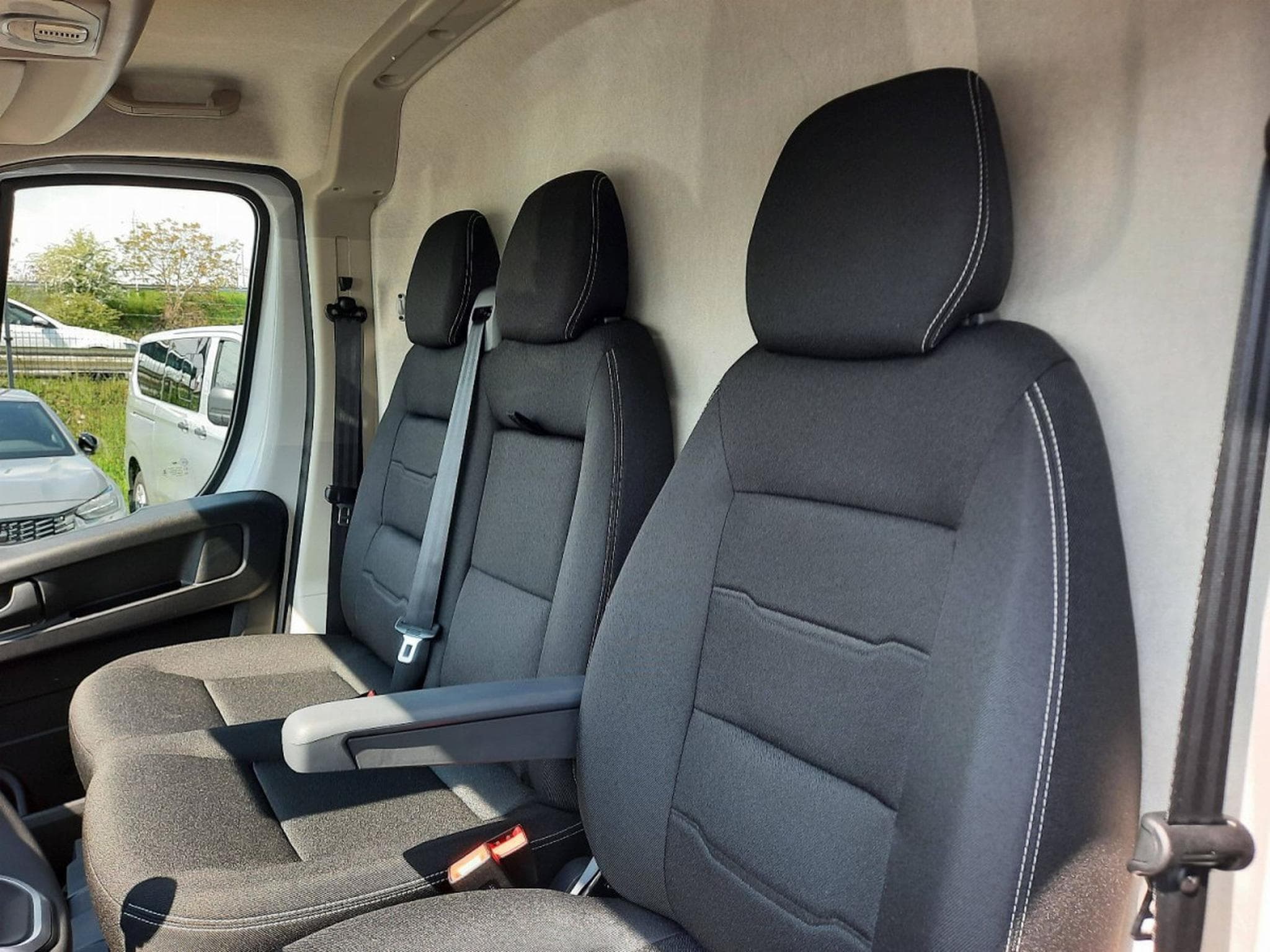 Peugeot Boxer 2.2 BlueHDI  140 L2H2 333 (2026) - Photo 14