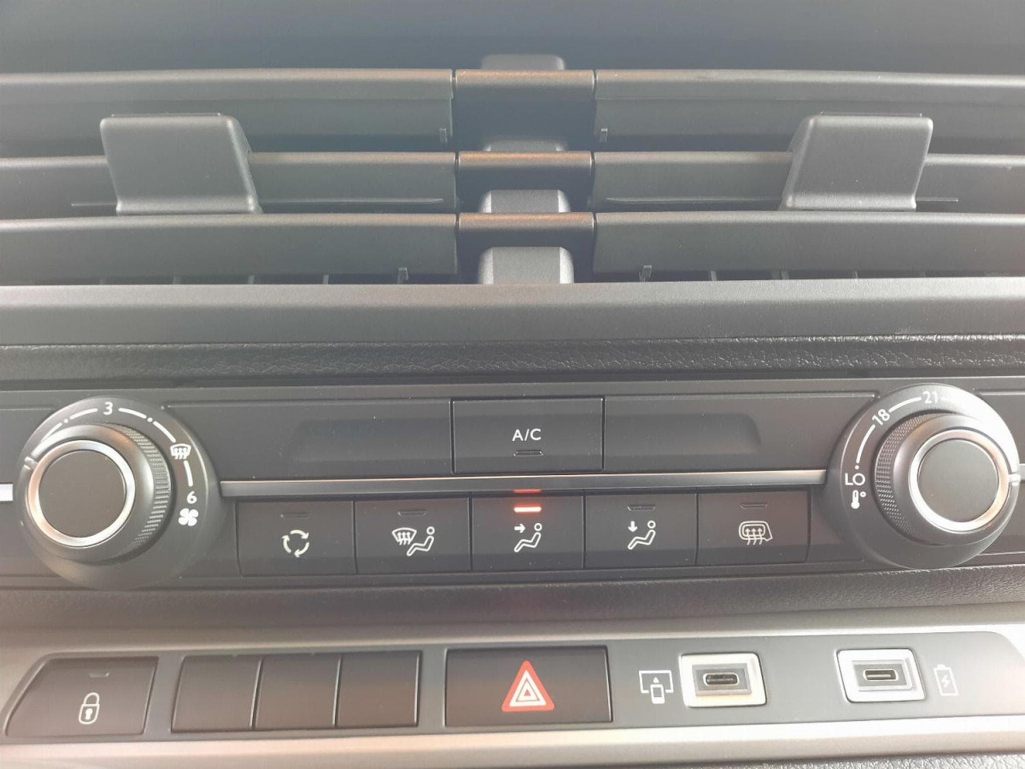 Peugeot Expert 2.0 BlueHDI 180 EAT8 Confort XL Doubel Cabine (2026) - Photo 20