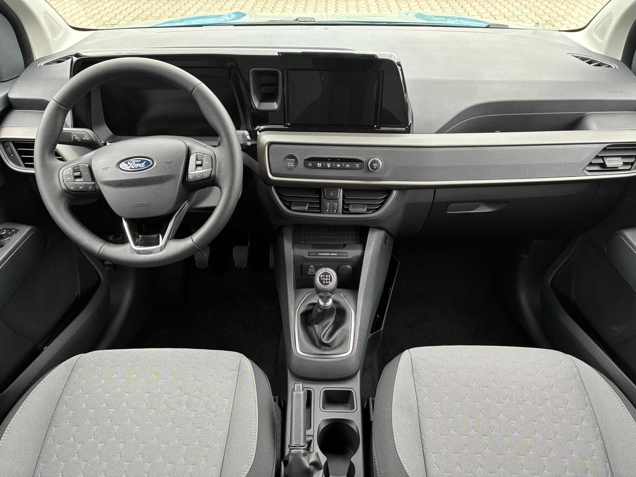 Ford Tourneo Titanium (2026) - Photo 10