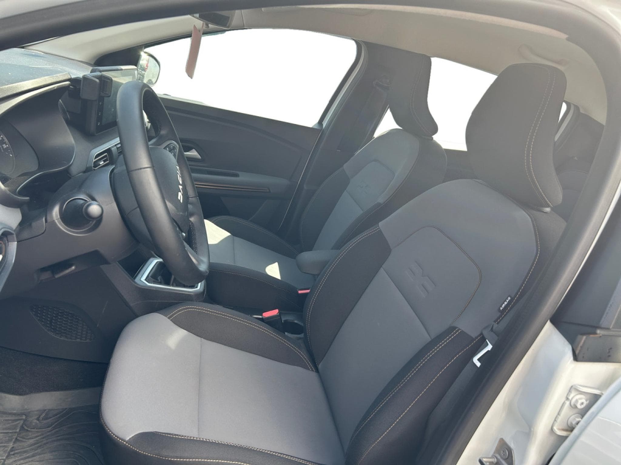 Dacia Sandero 1.0 TCe Stepway Extreme (2024) - Photo 6