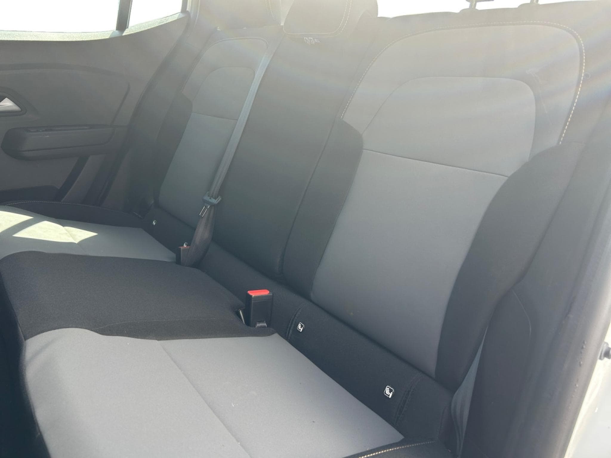 Dacia Sandero 1.0 TCe Stepway Extreme (2024) - Photo 9